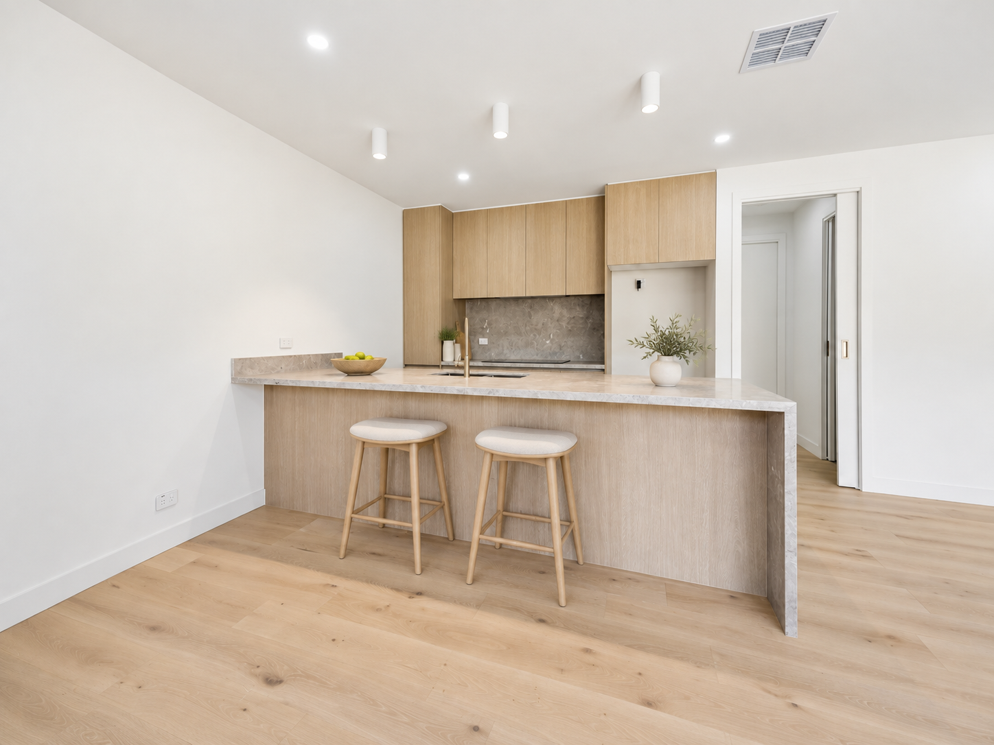 2/167 Eastbourne Road — photo 3 of 11