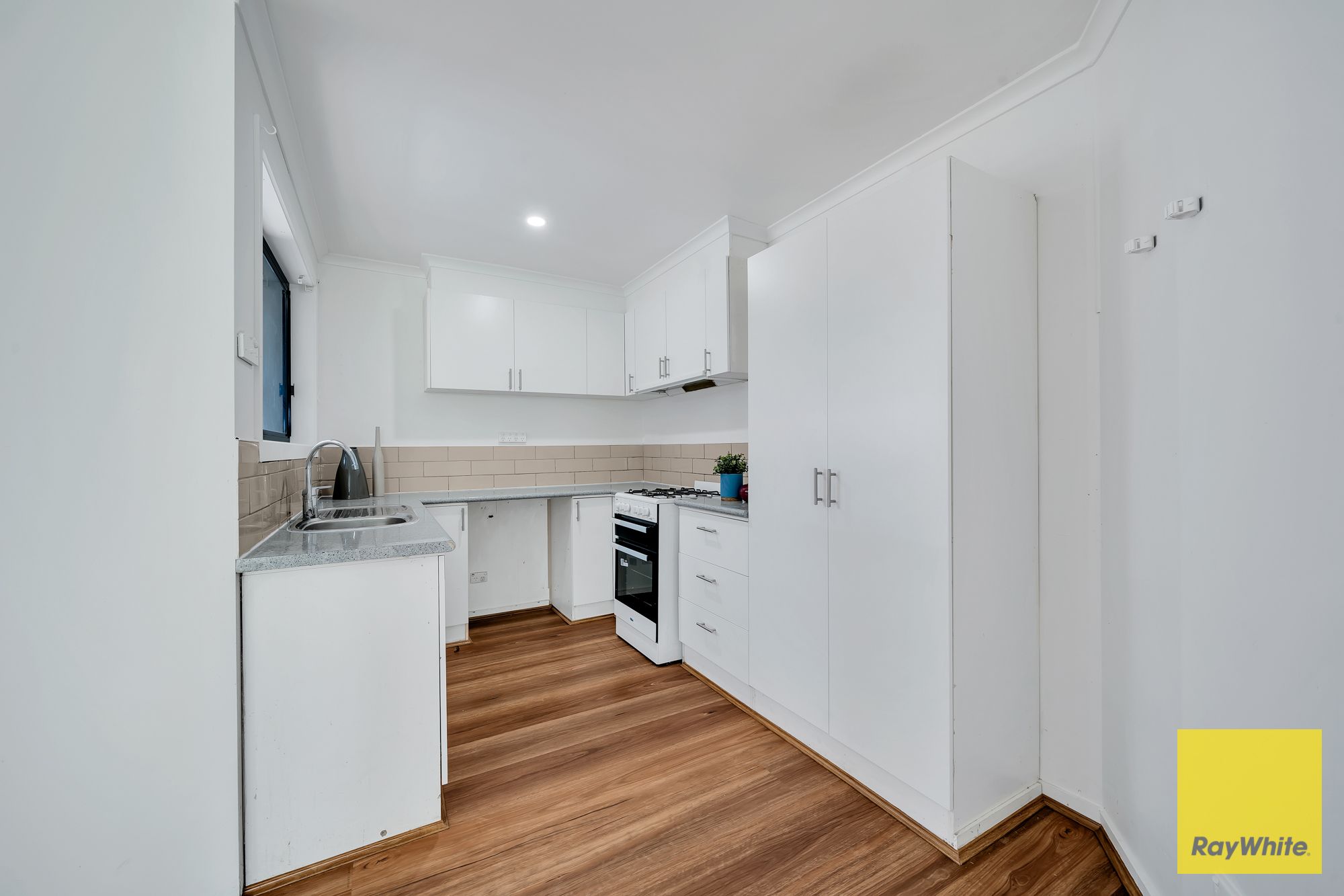 8 Callander Crescent — photo 8 of 24