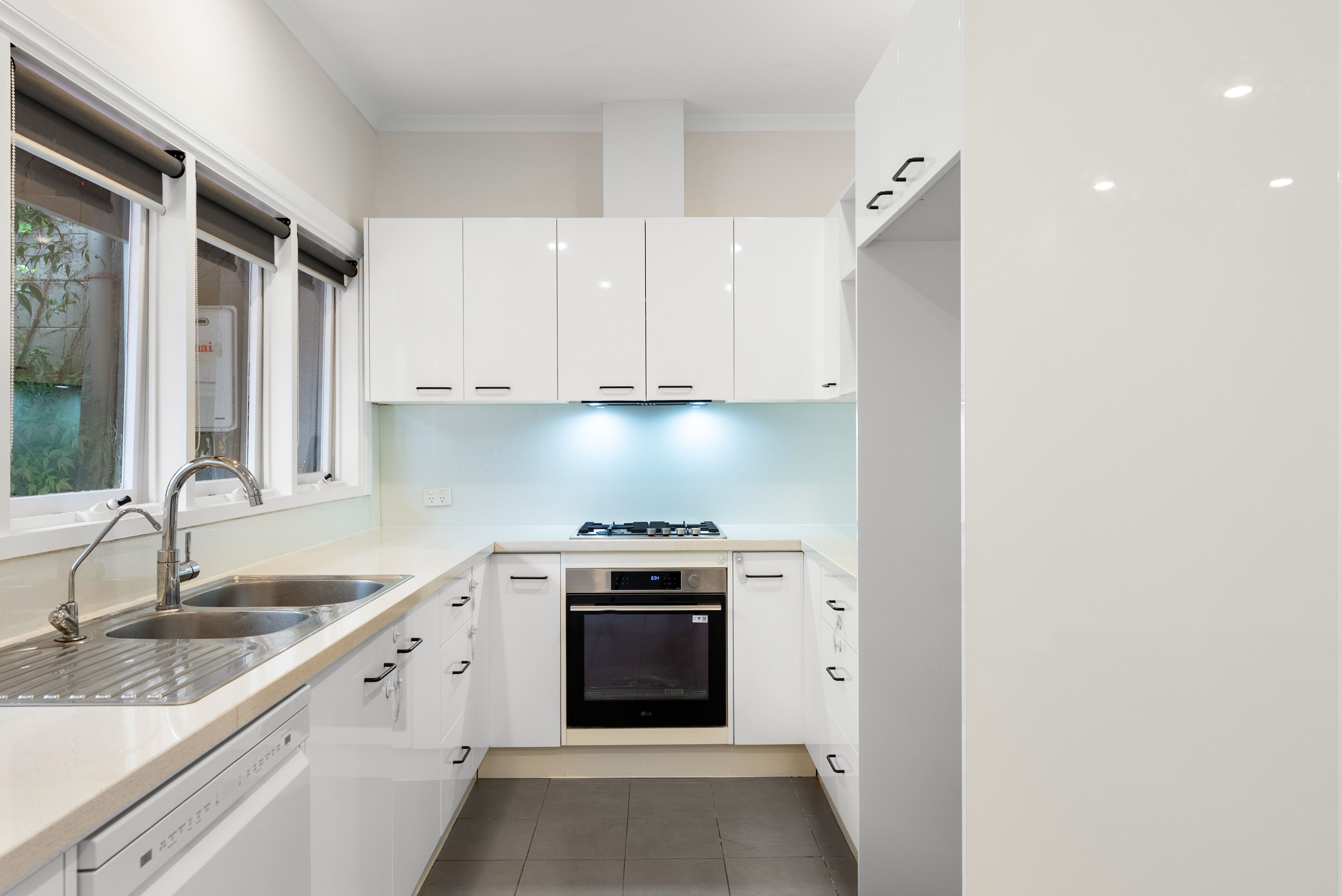 15 Russell Street — photo 5 of 10