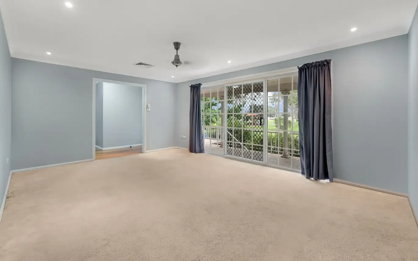 324` The Parkway, Bradbury, NSW 2560