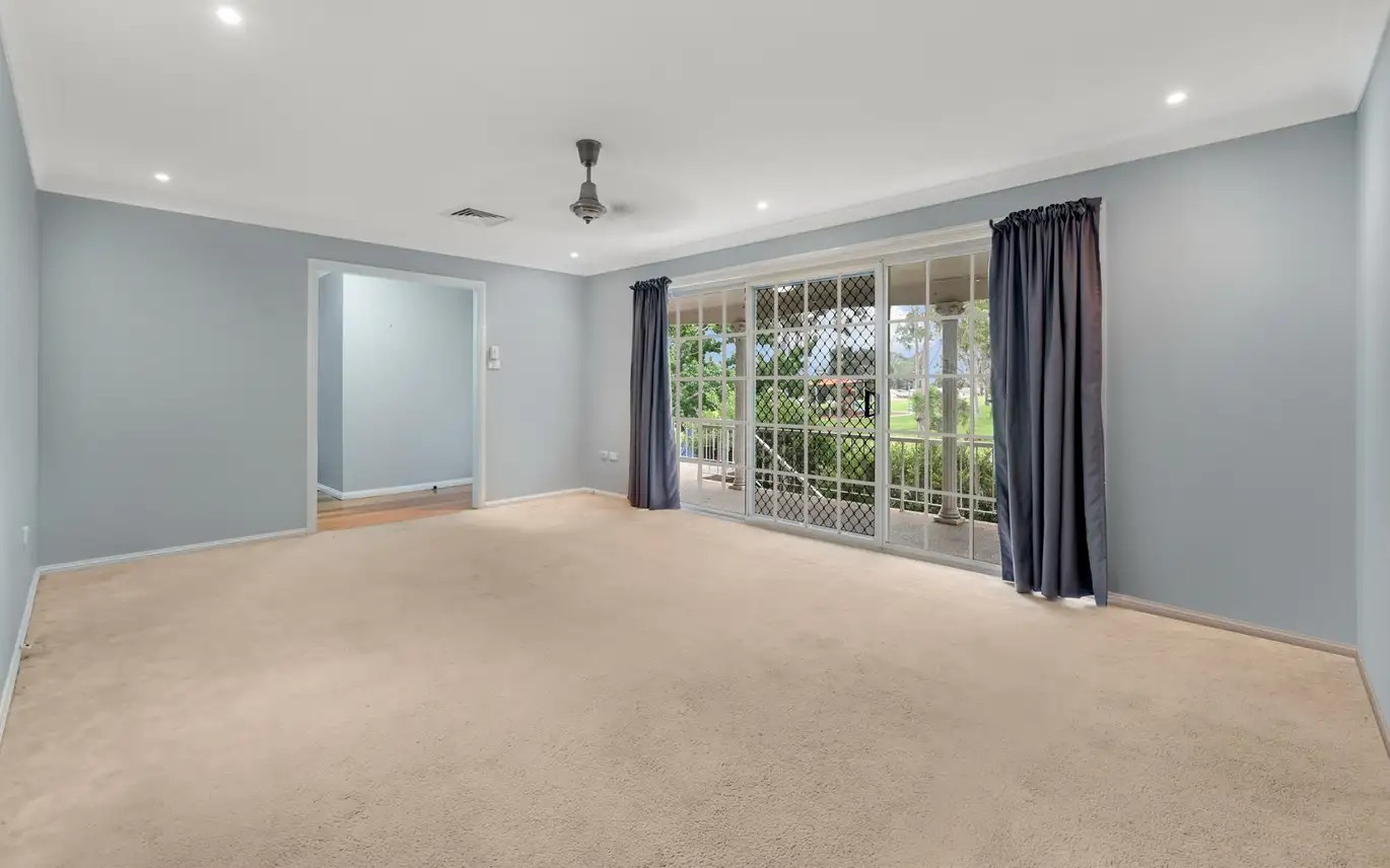 324` The Parkway, Bradbury, NSW 2560