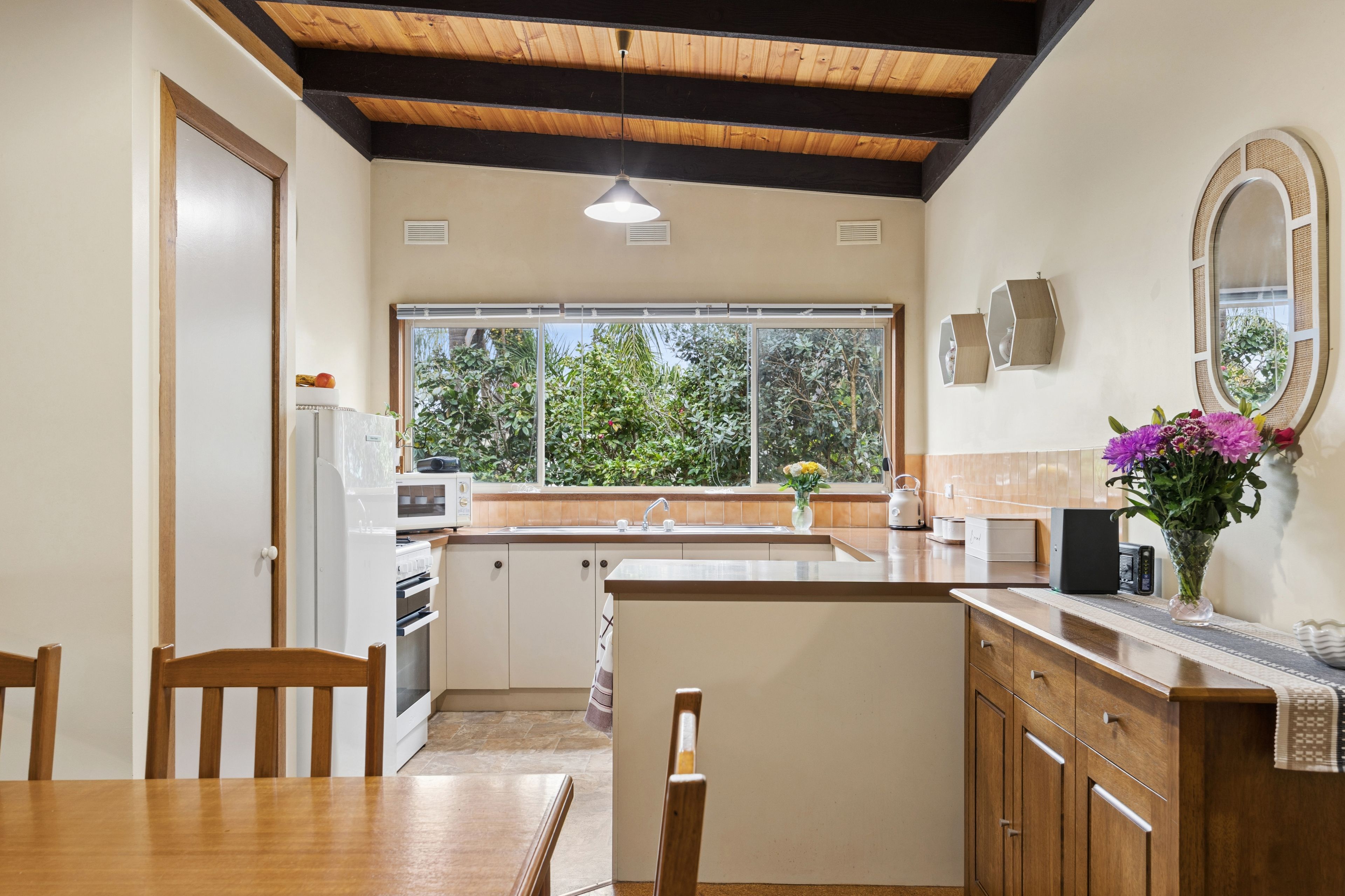 2 Aloah Street East — photo 4 of 11