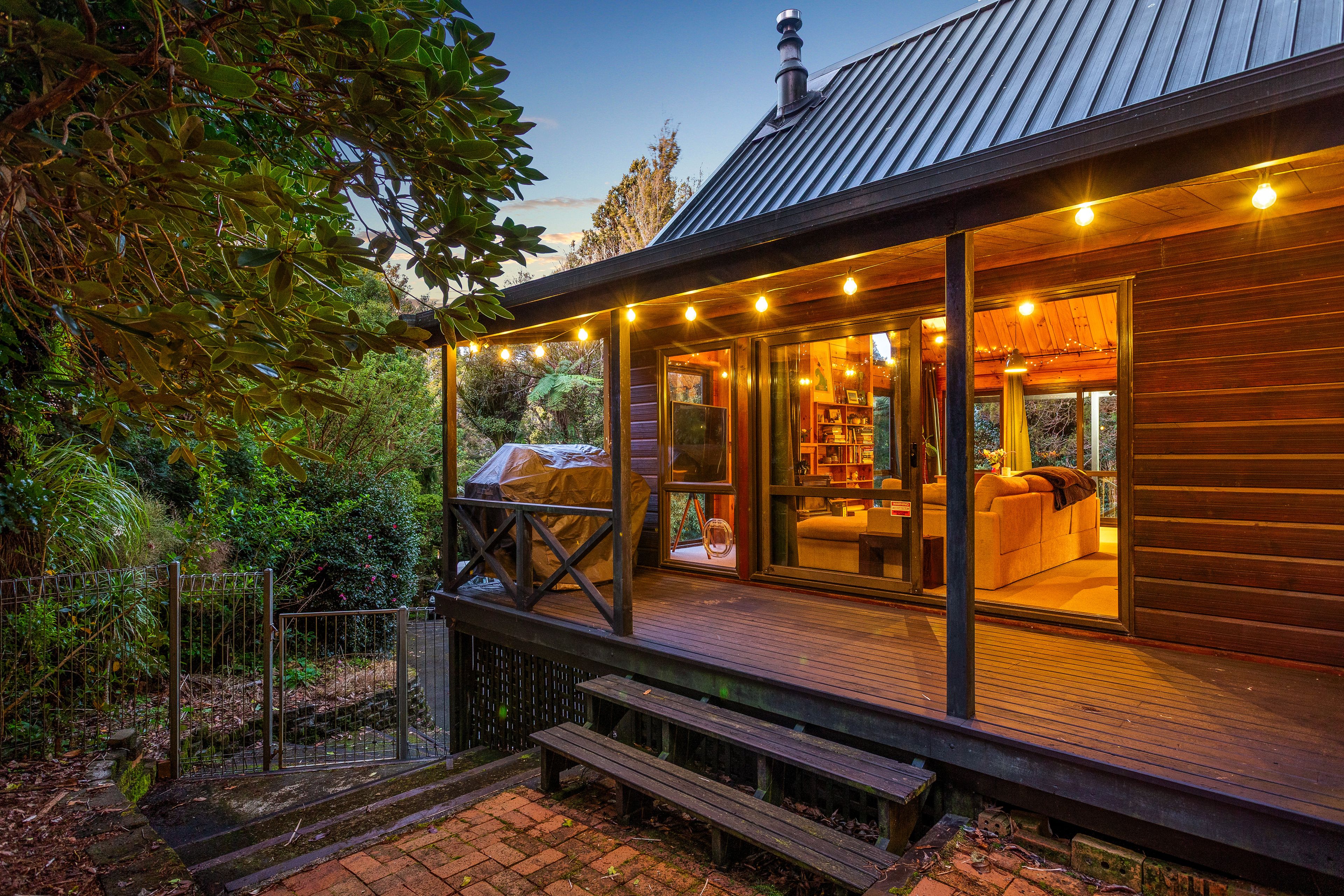 566 Scenic Drive, Waiatarua, Waitakere City