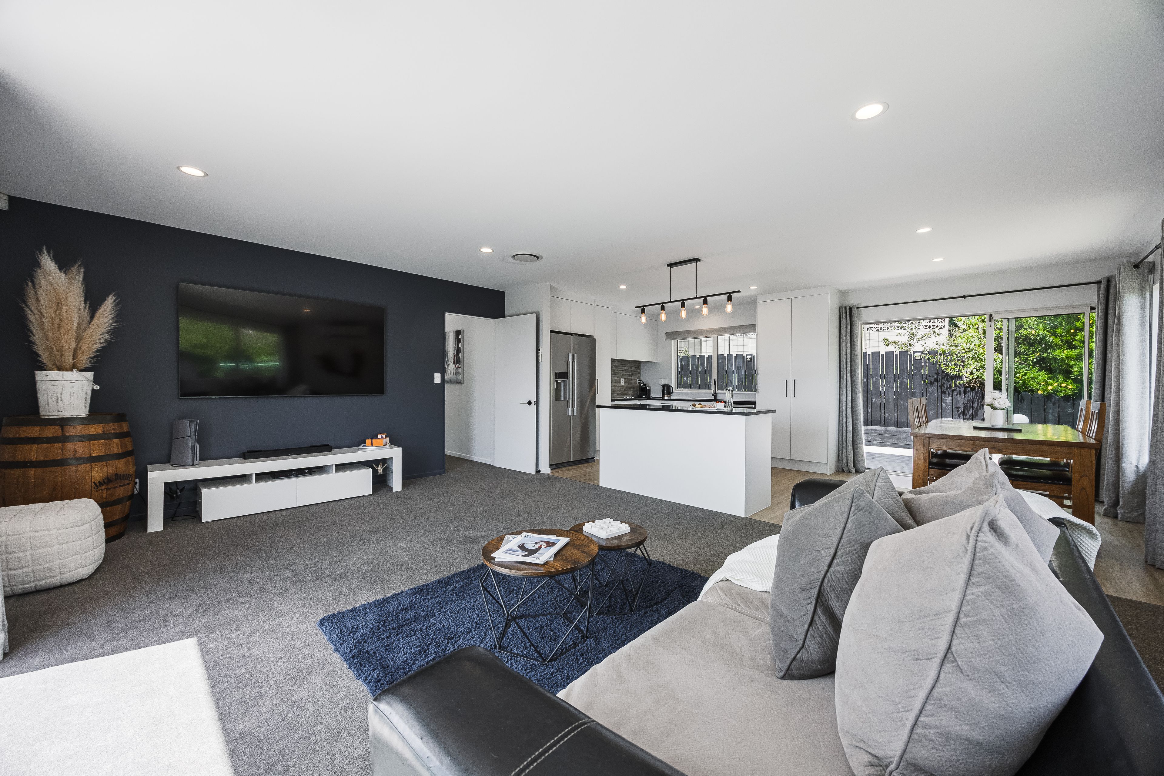 22 Whangaparaoa Road, Red Beach, Rodney