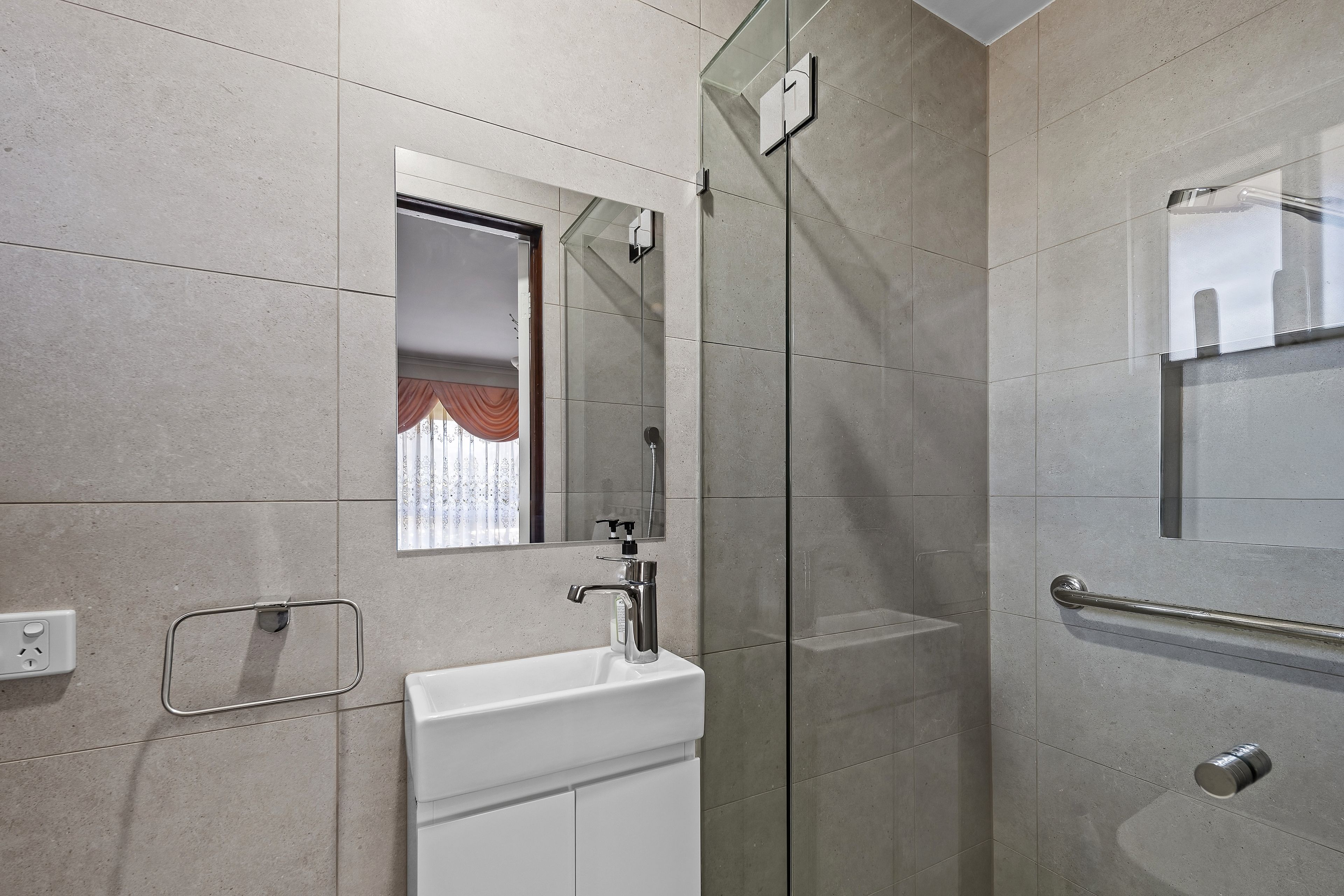 5 Barry Road — photo 11 of 21