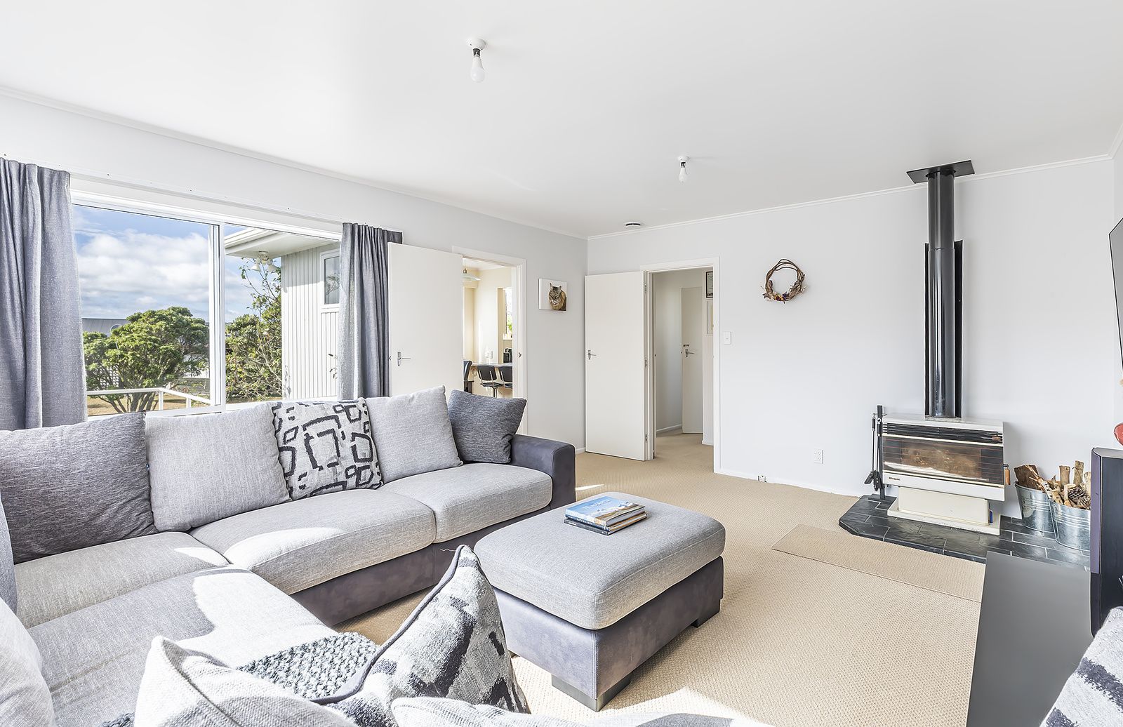 6 Cheyne Walk, Newlands, Wellington City