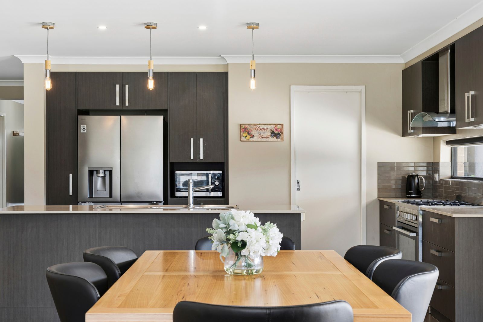 17 Fulford Crescent — photo 5 of 18