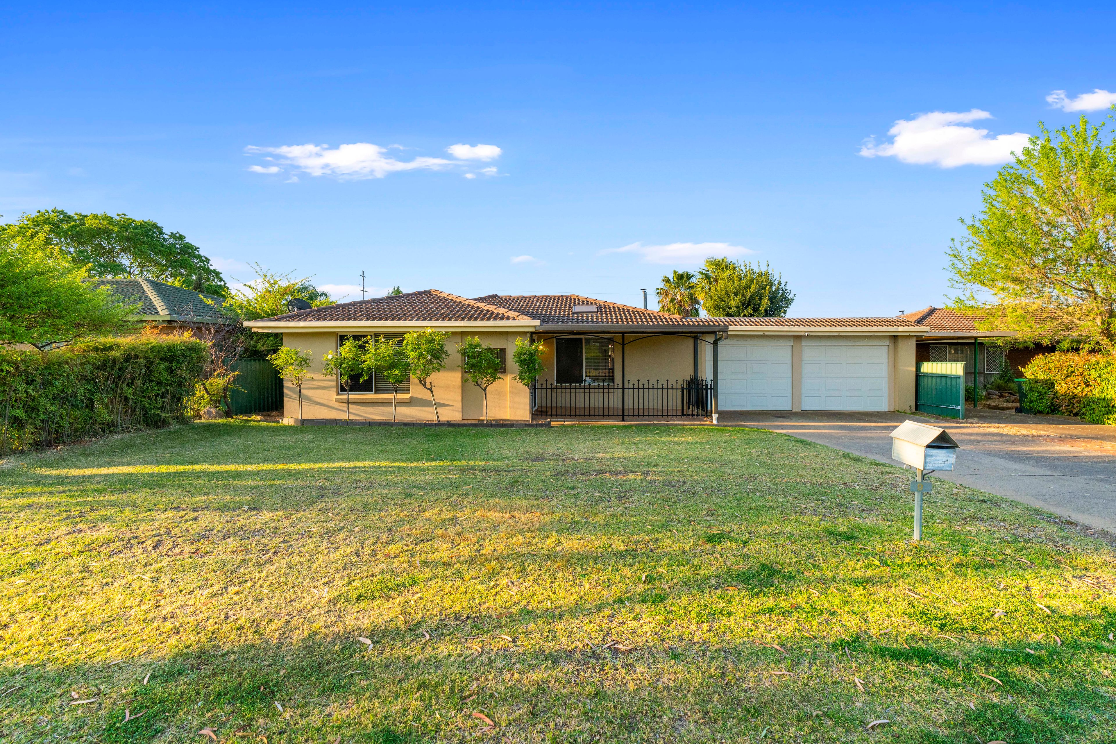 9 Undurra Drive, Glenfield Park, NSW 2650 Sold House Ray White