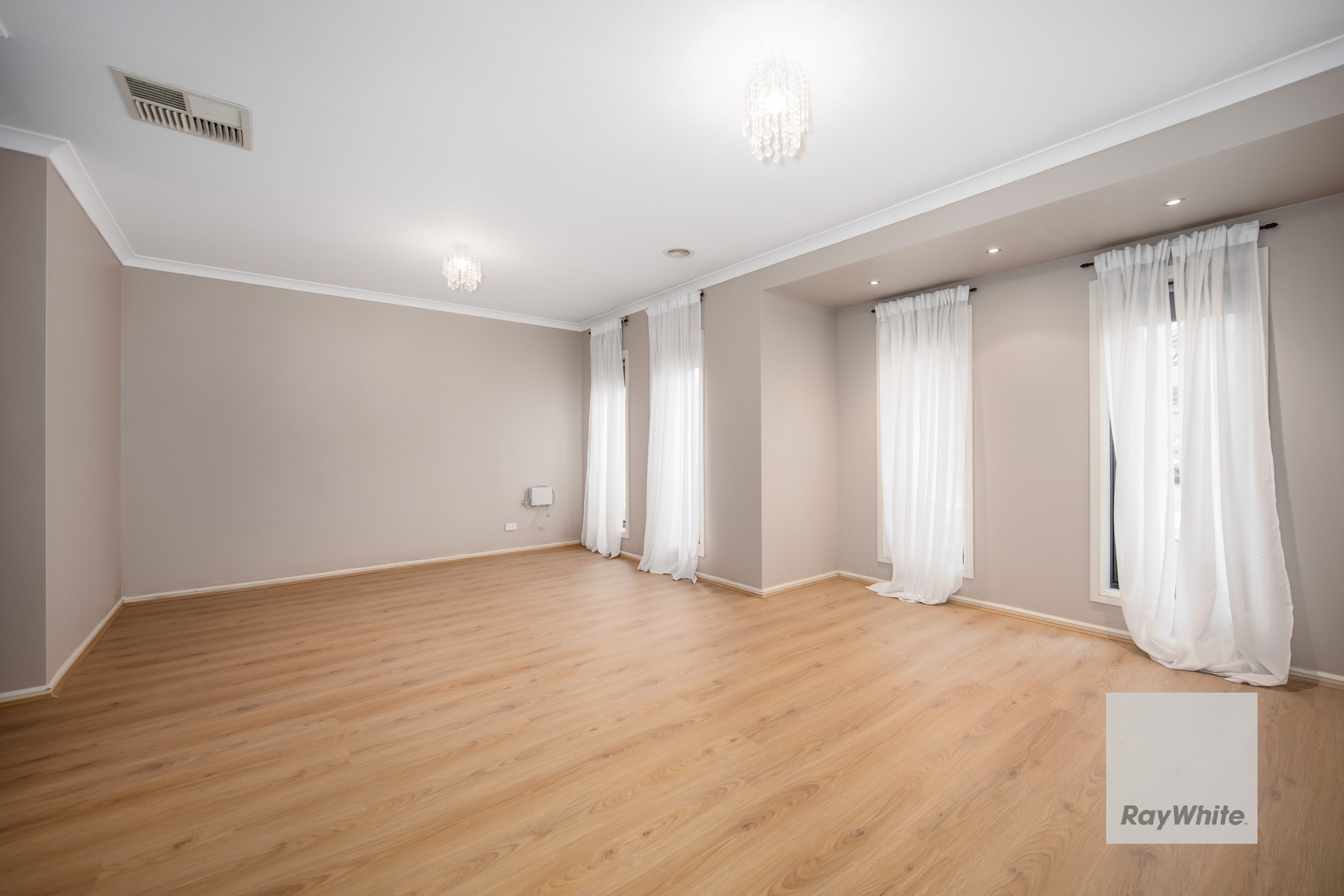 18 Kingston Drive, Taylors Hill, VIC 3037