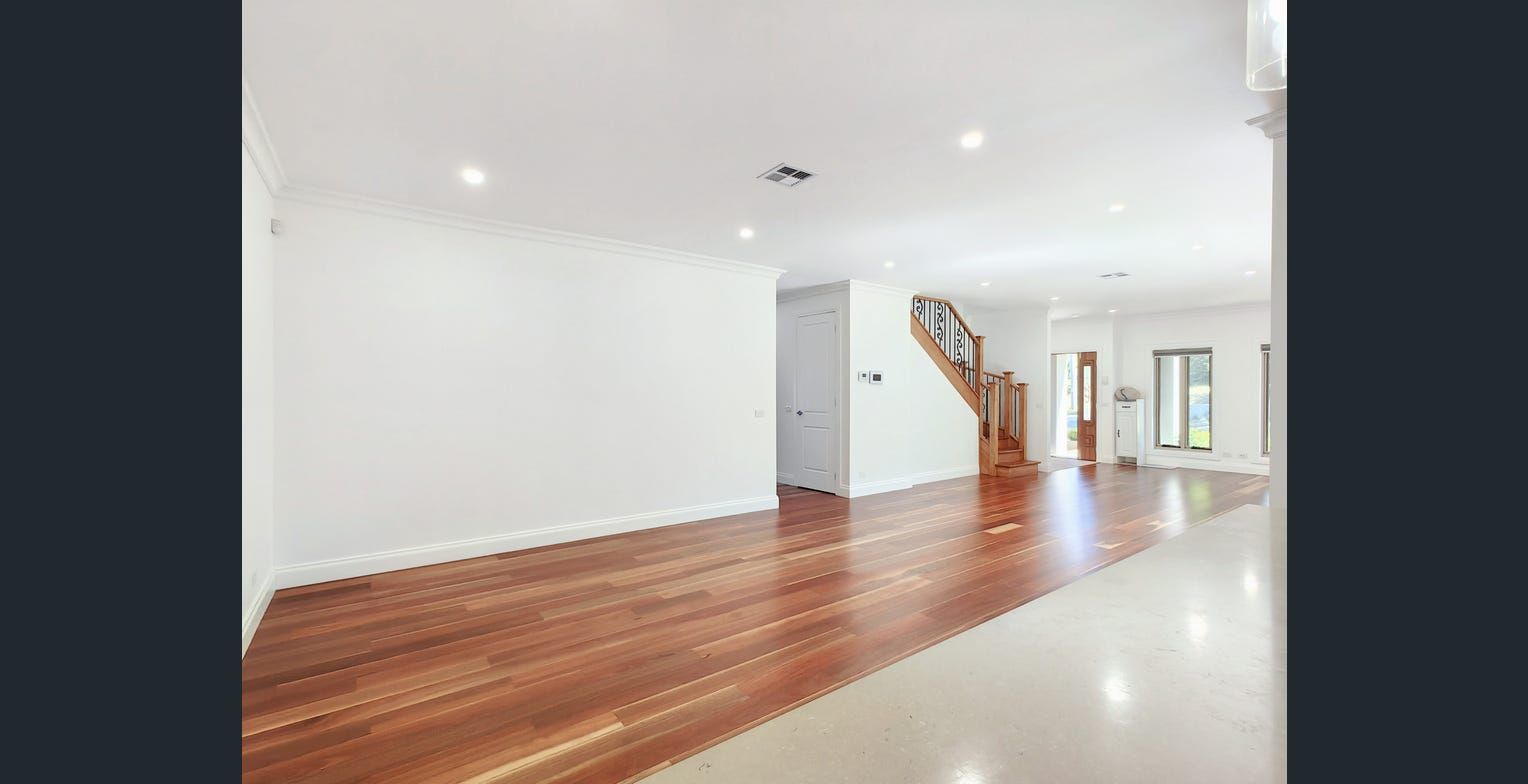 21 Reading Avenue — photo 4 of 14