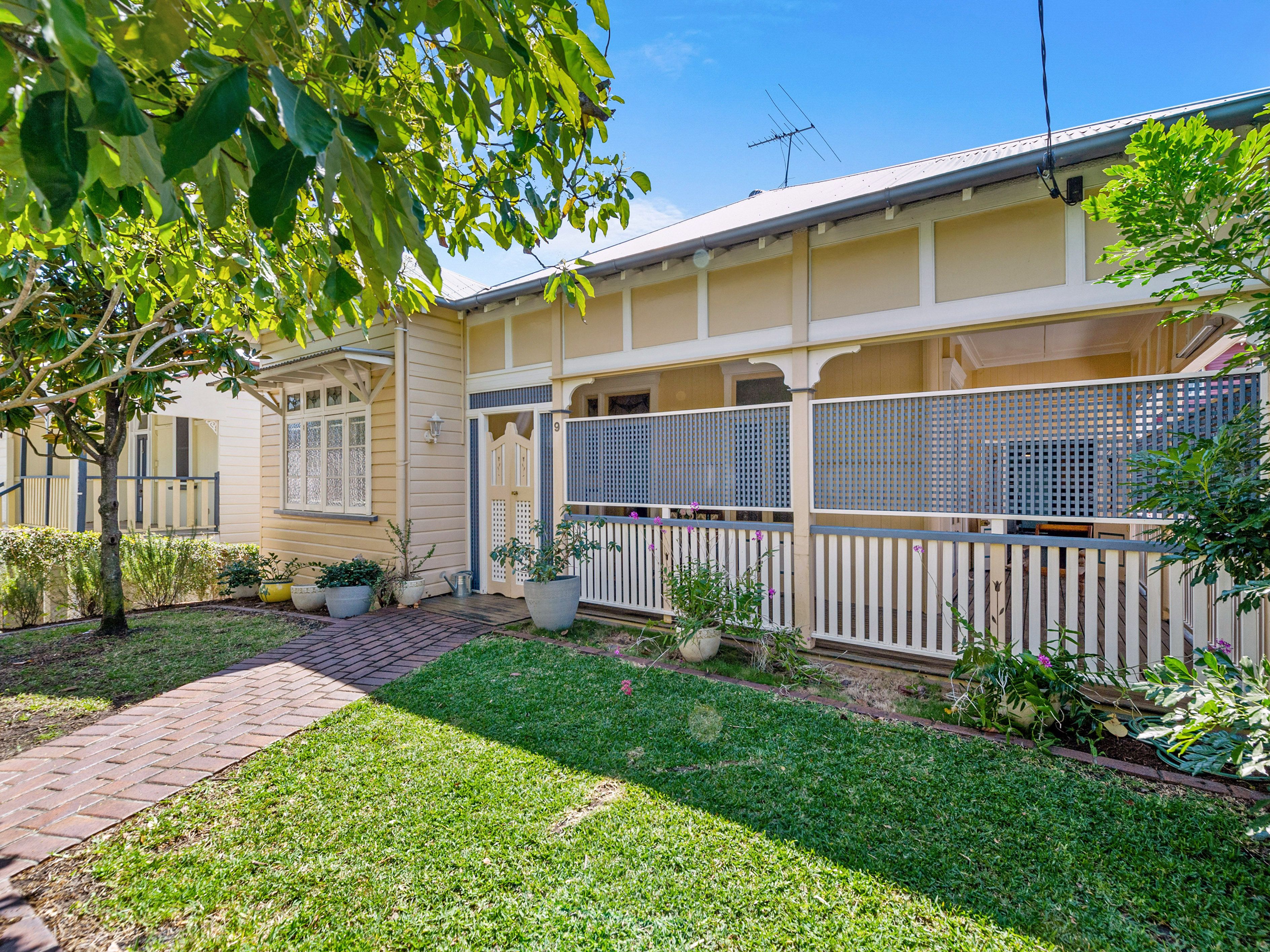 9 Hazlewood Street, Highgate Hill QLD 4101