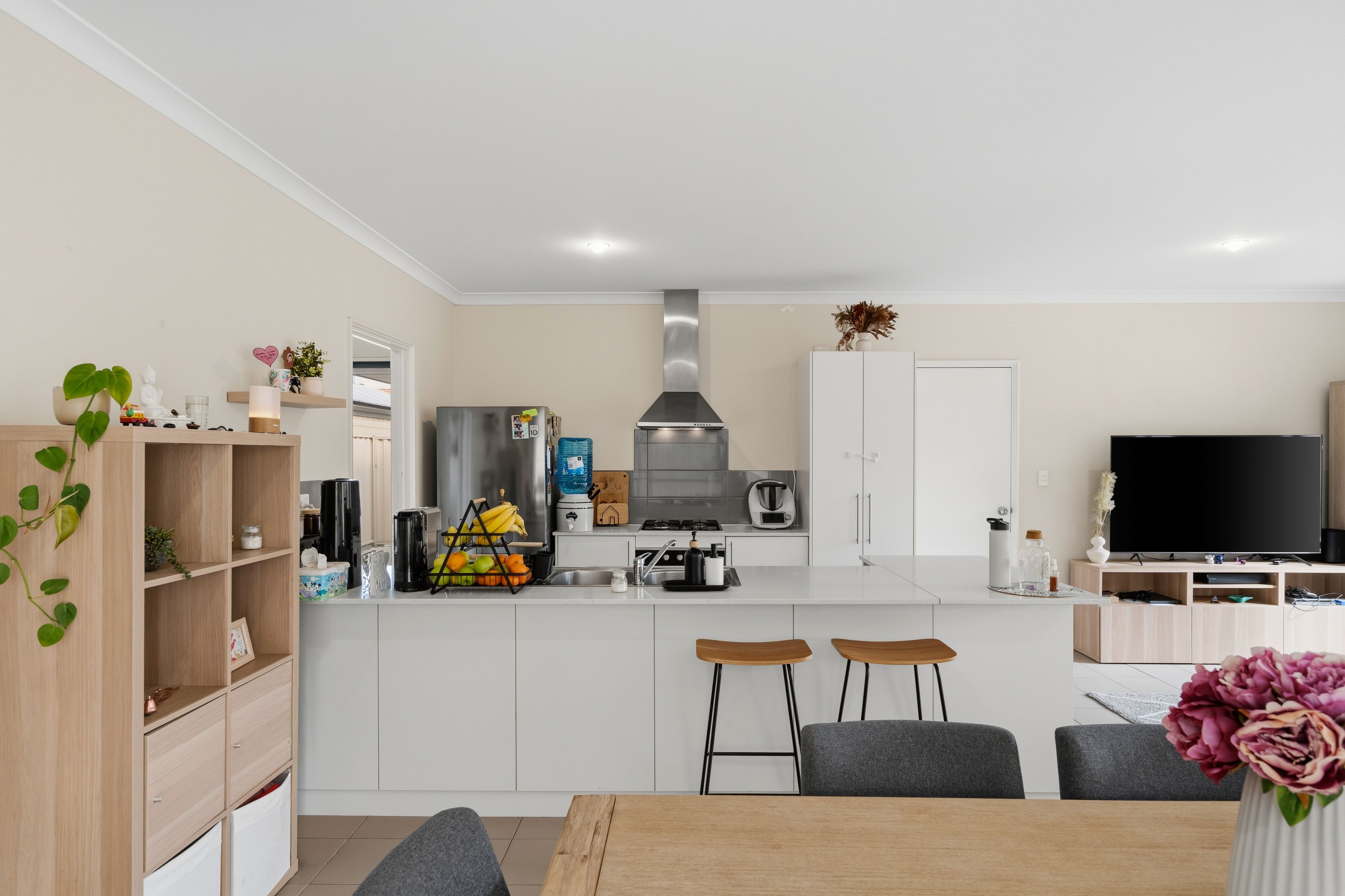 Effortless Modern Living in a Connected Lifestyle Hub — photo 5 of 28