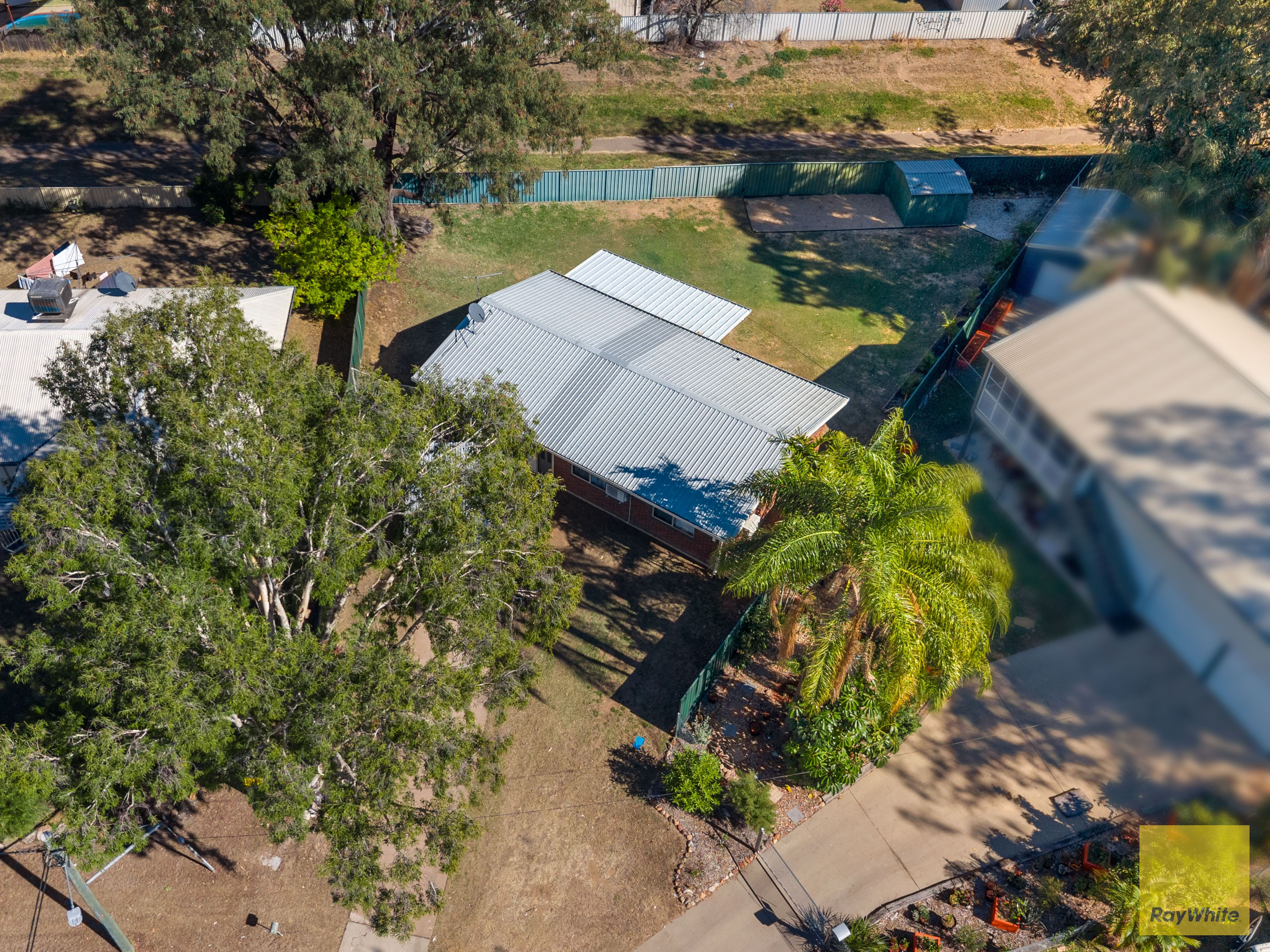 34 Dawn Crescent, Emerald, QLD 4720