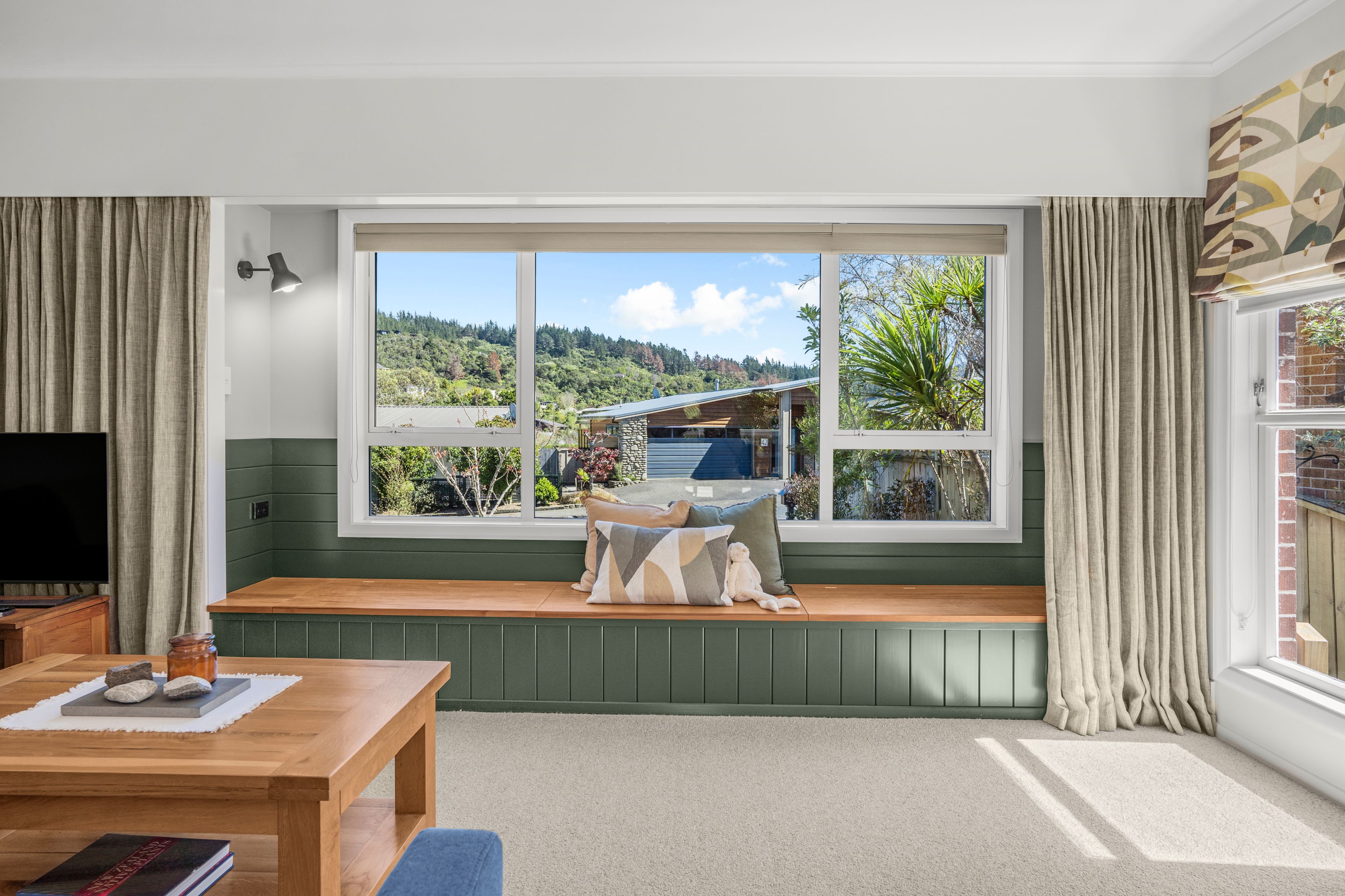 Photo 4 of 41 Sunbrae Drive, Silverstream, Upper Hutt