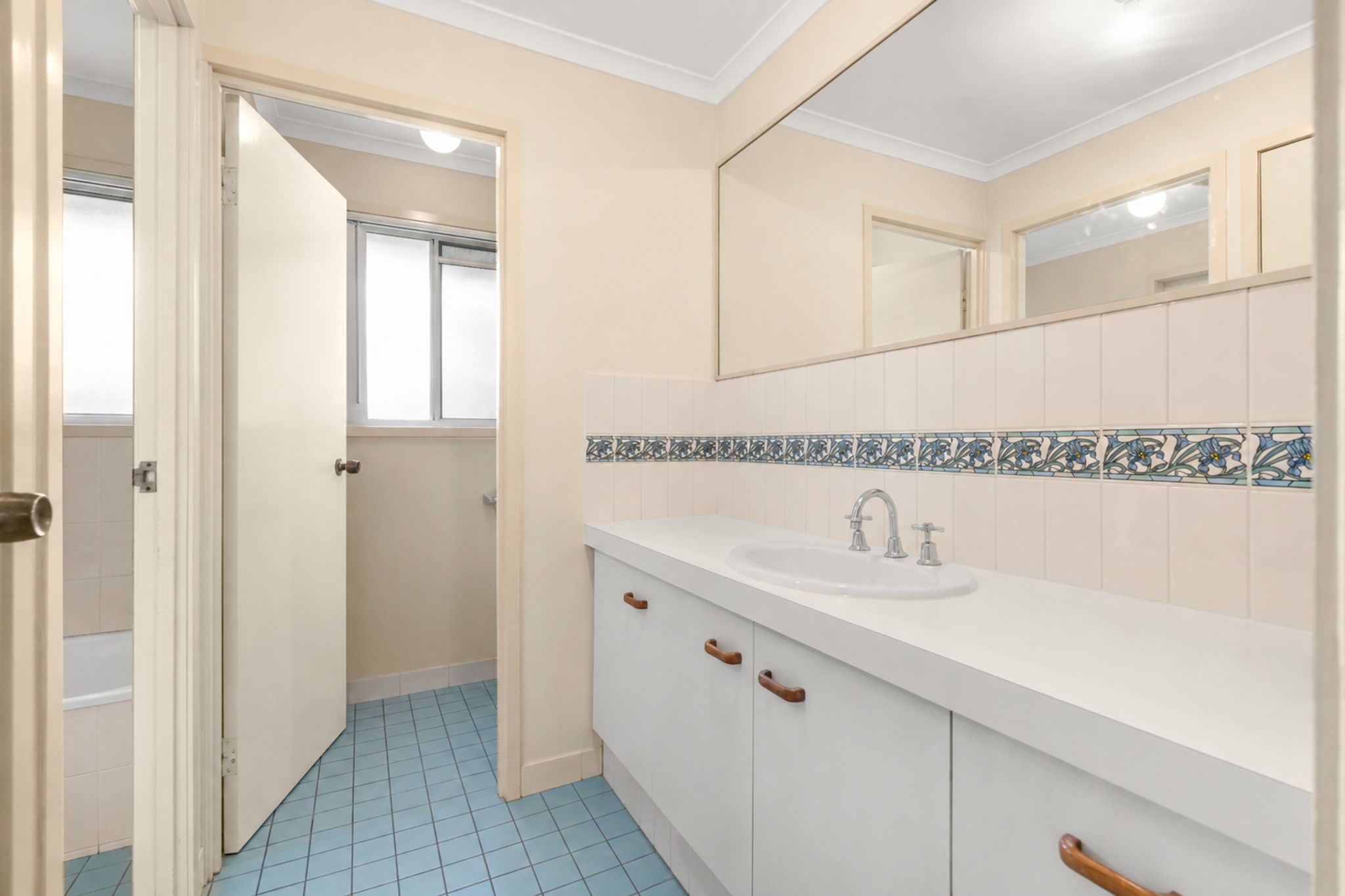 12 Bottlebrush Crescent — photo 10 of 18