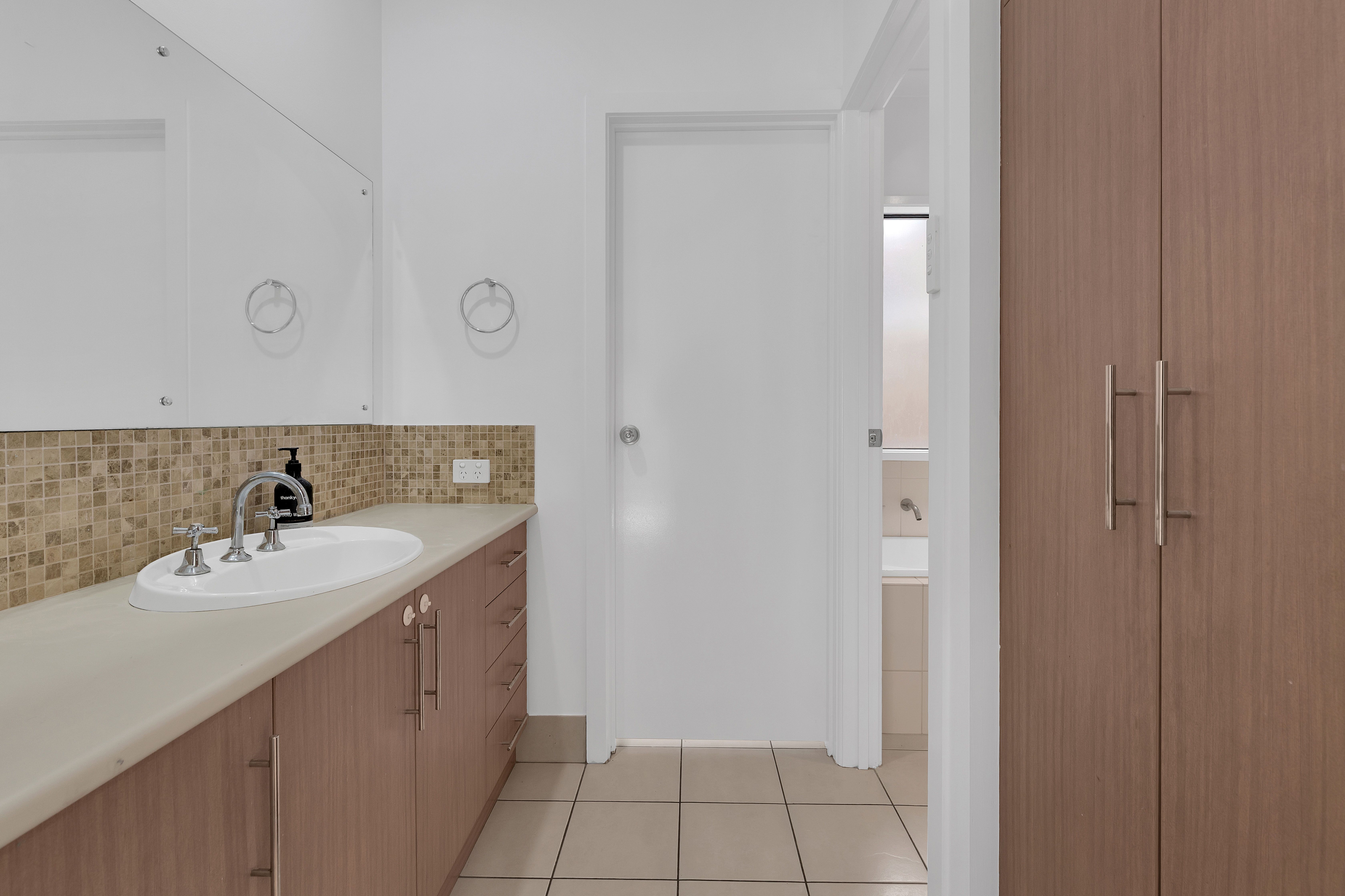 12A Moreshead Street — photo 11 of 17