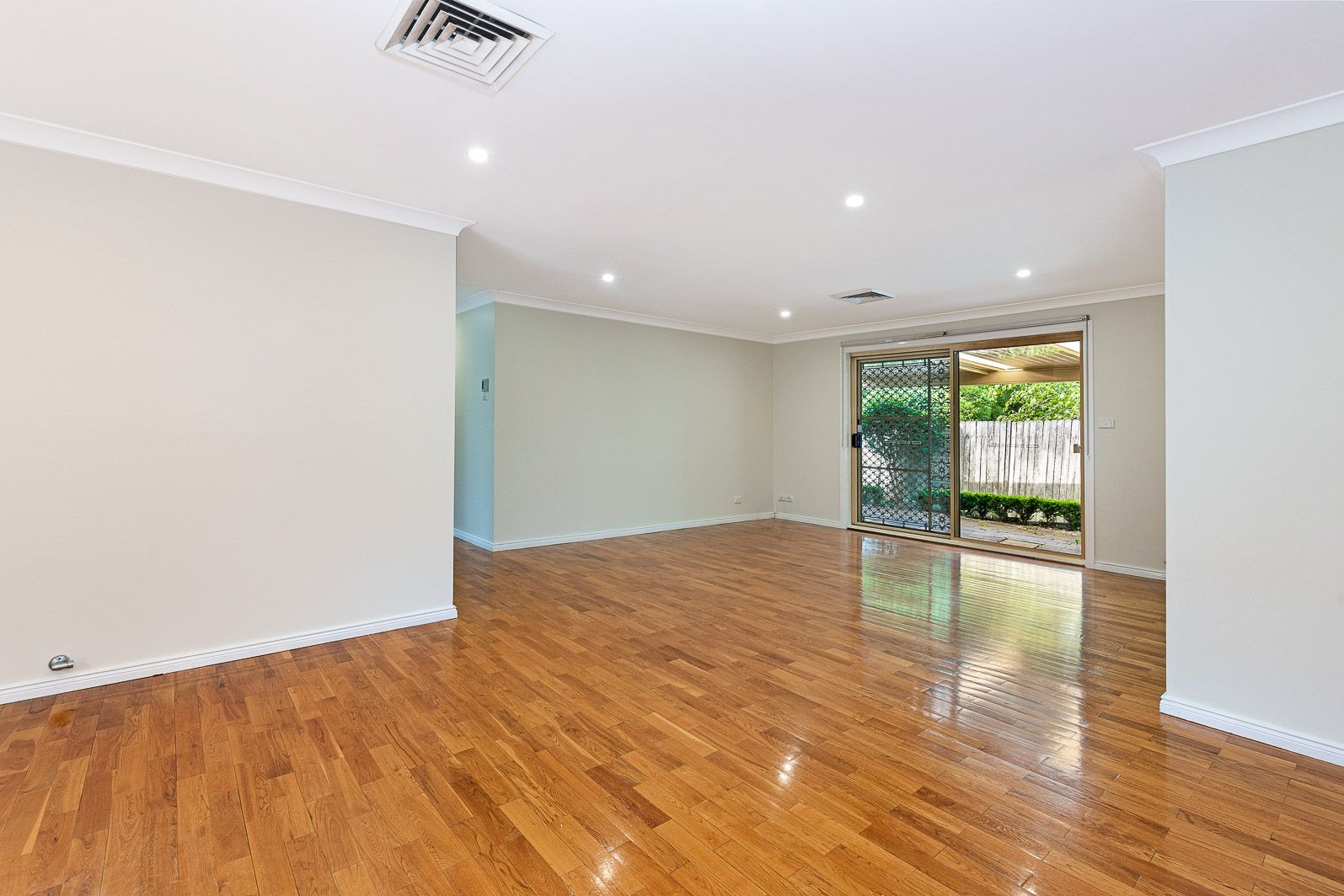 2/213 Windsor Road, Northmead, NSW 2152