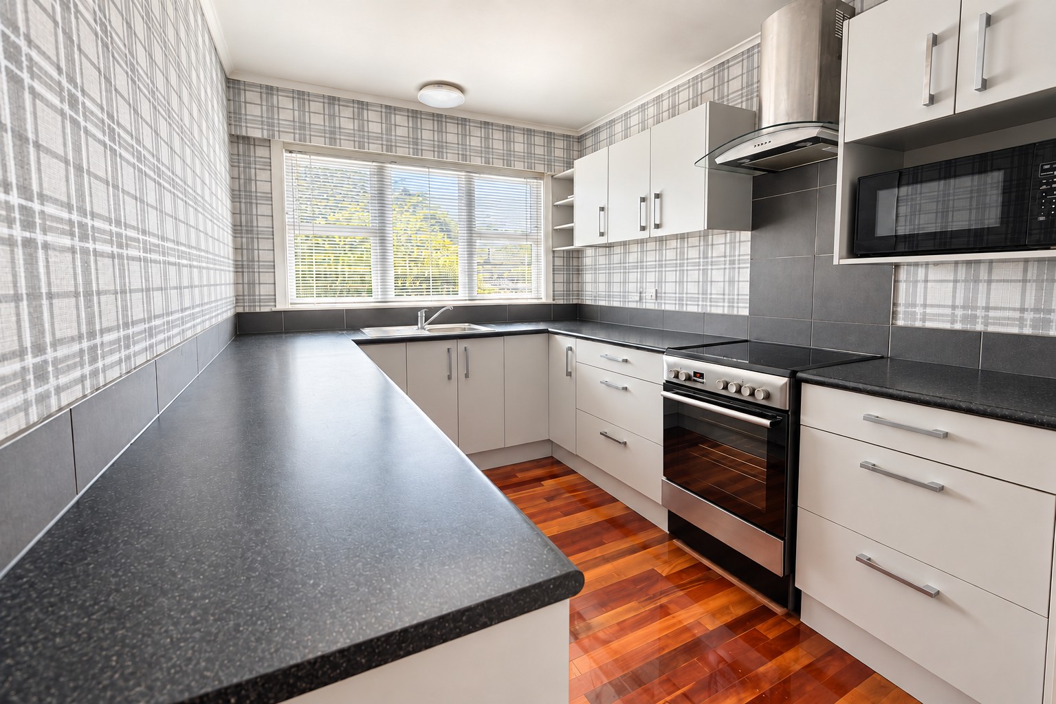 11 Lynmore Drive, Hill Park, Manukau City
