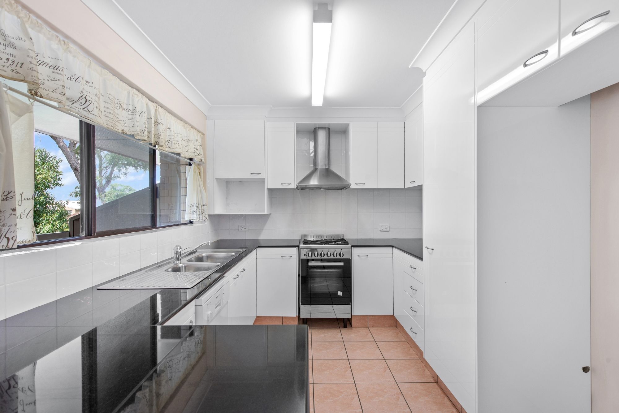 9 Vincent Street, Indooroopilly QLD 4068