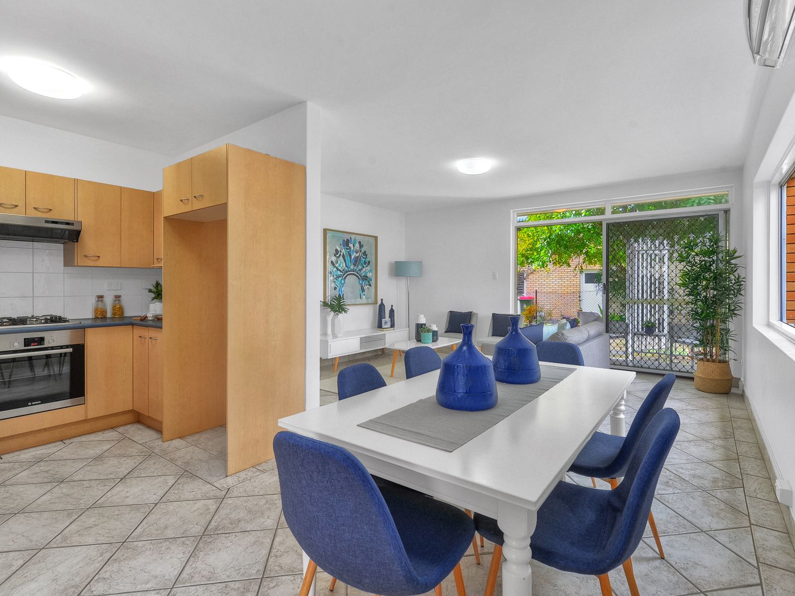 16 Kitchener Street, Coorparoo QLD 4151