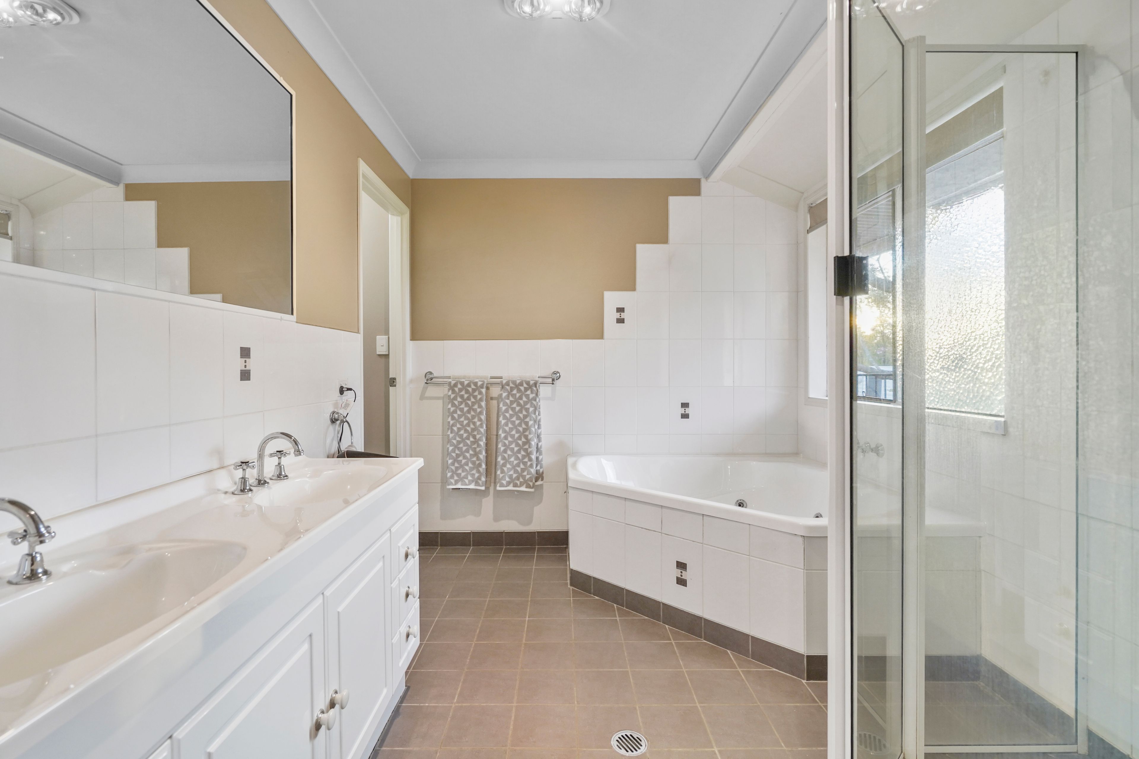 72 Lakes Drive — photo 14 of 23