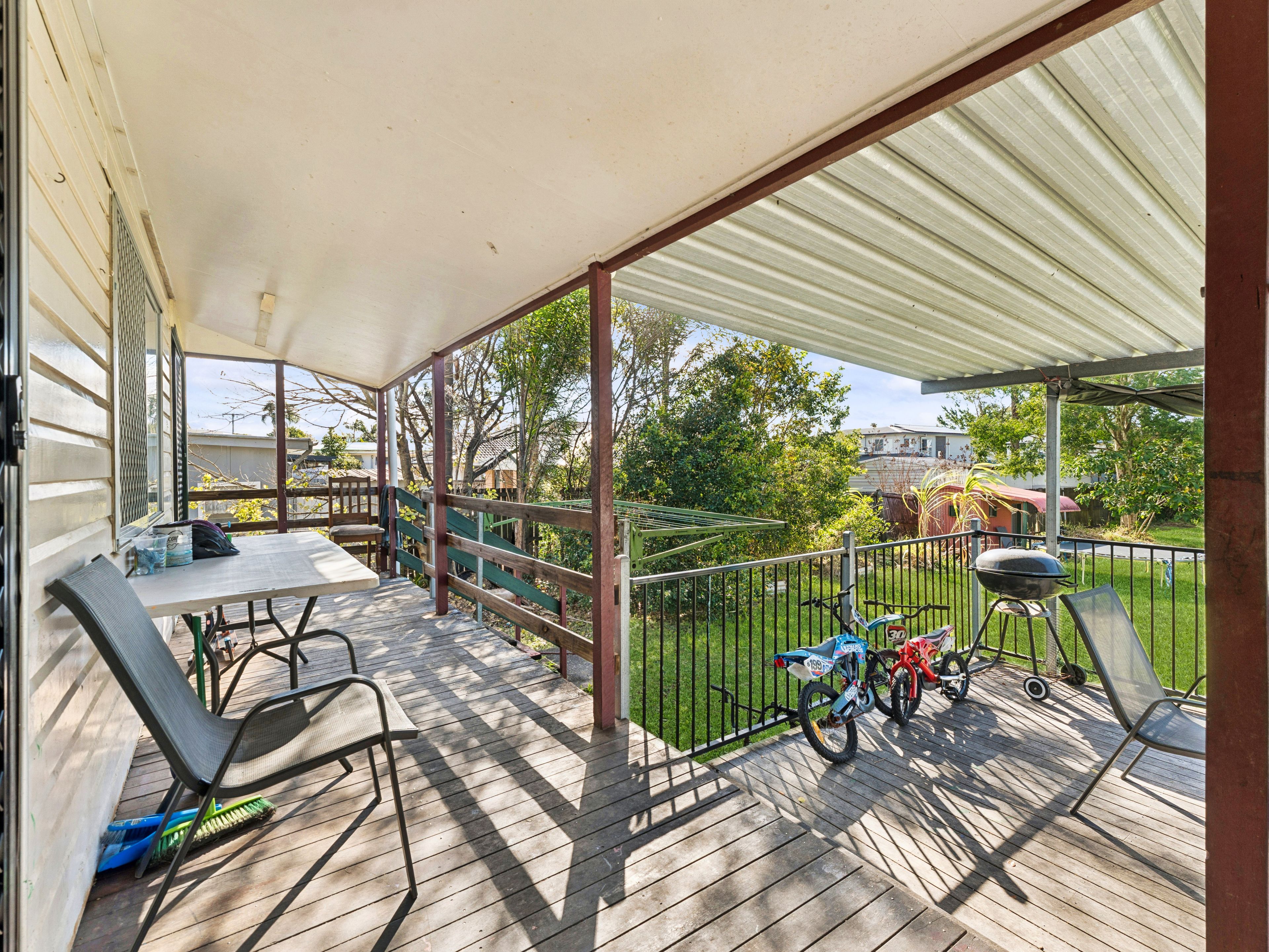 42 Nectarine Street — photo 13 of 22