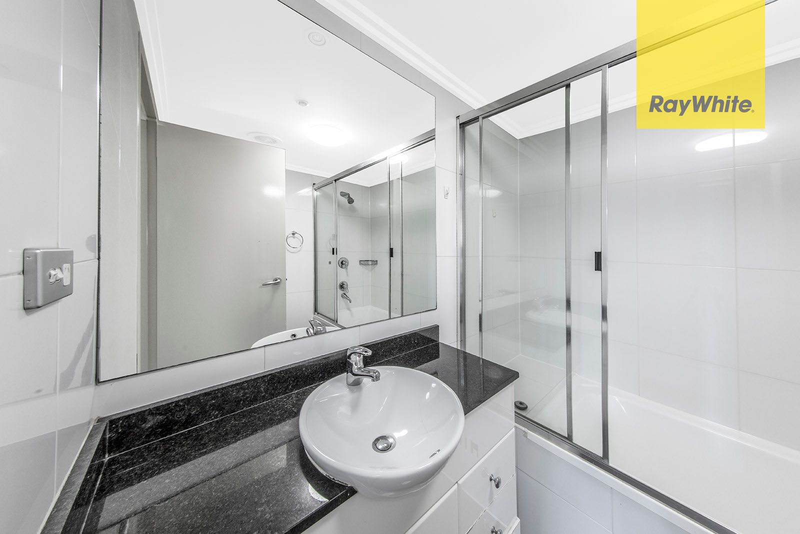 144/13-15 Hassall Street — photo 8 of 10