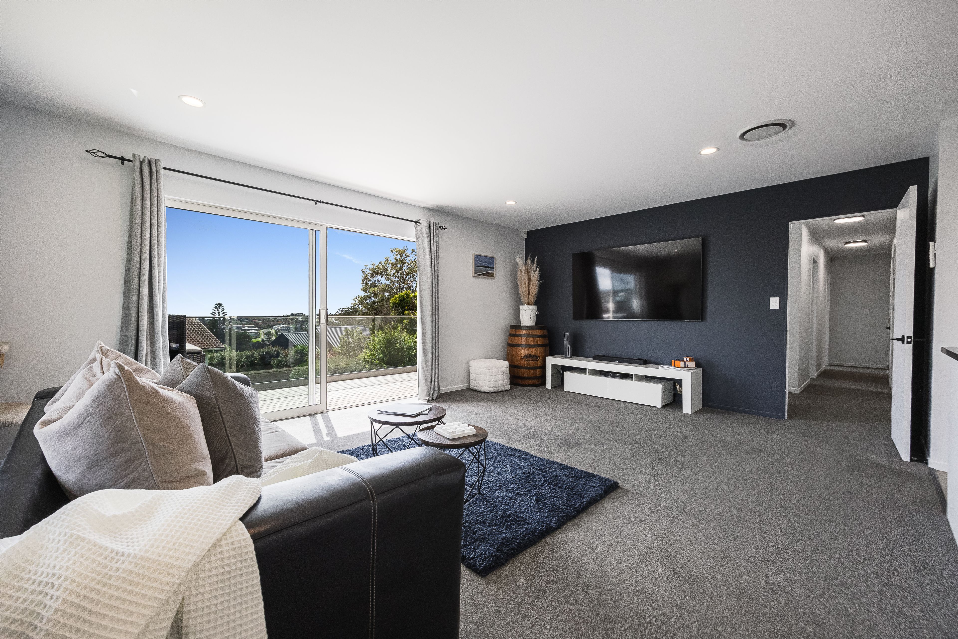 22 Whangaparaoa Road, Red Beach, Rodney