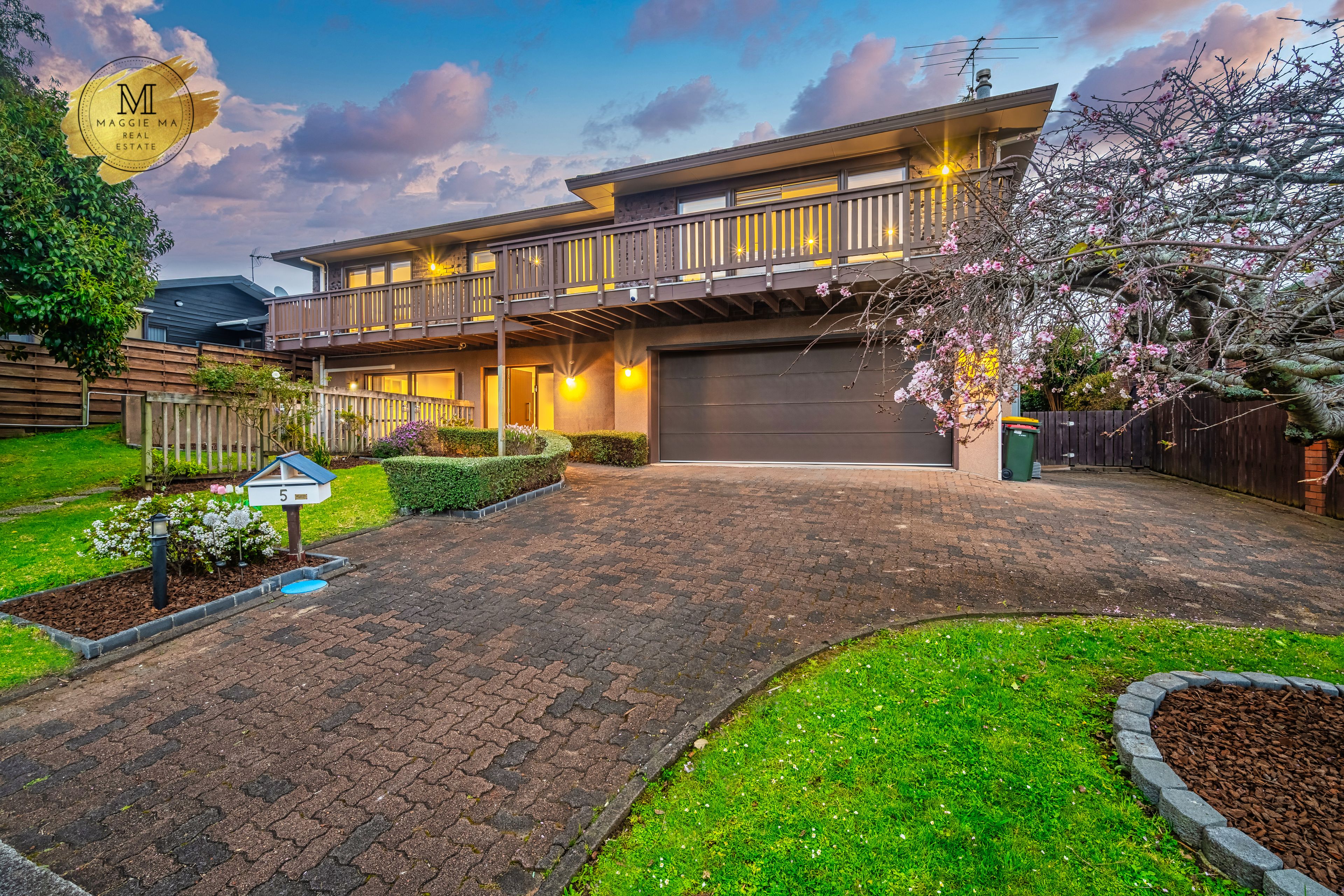 5 Aylmer Court, Eastern Beach, Manukau City