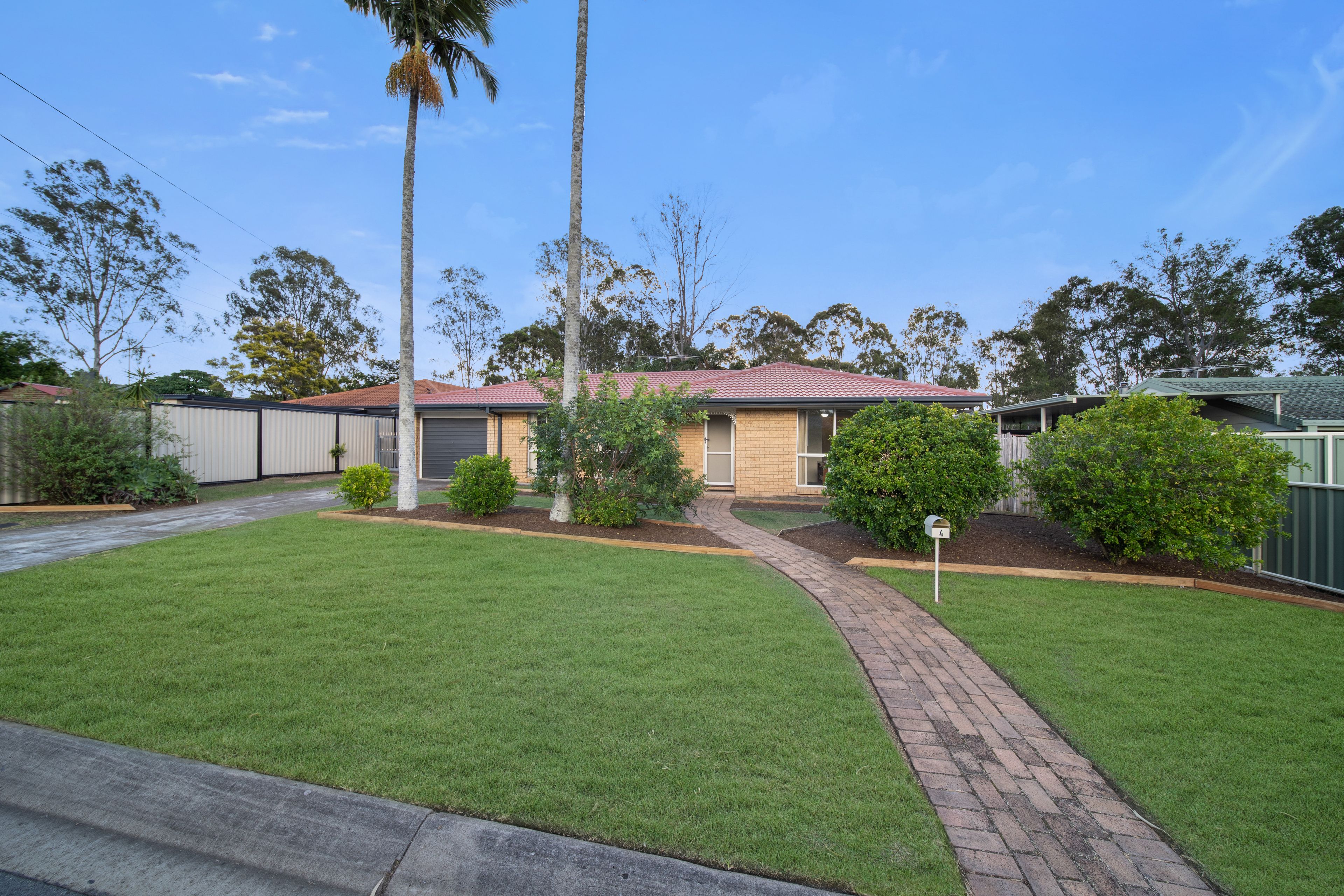 4 Village Drive, Daisy Hill QLD 4127
