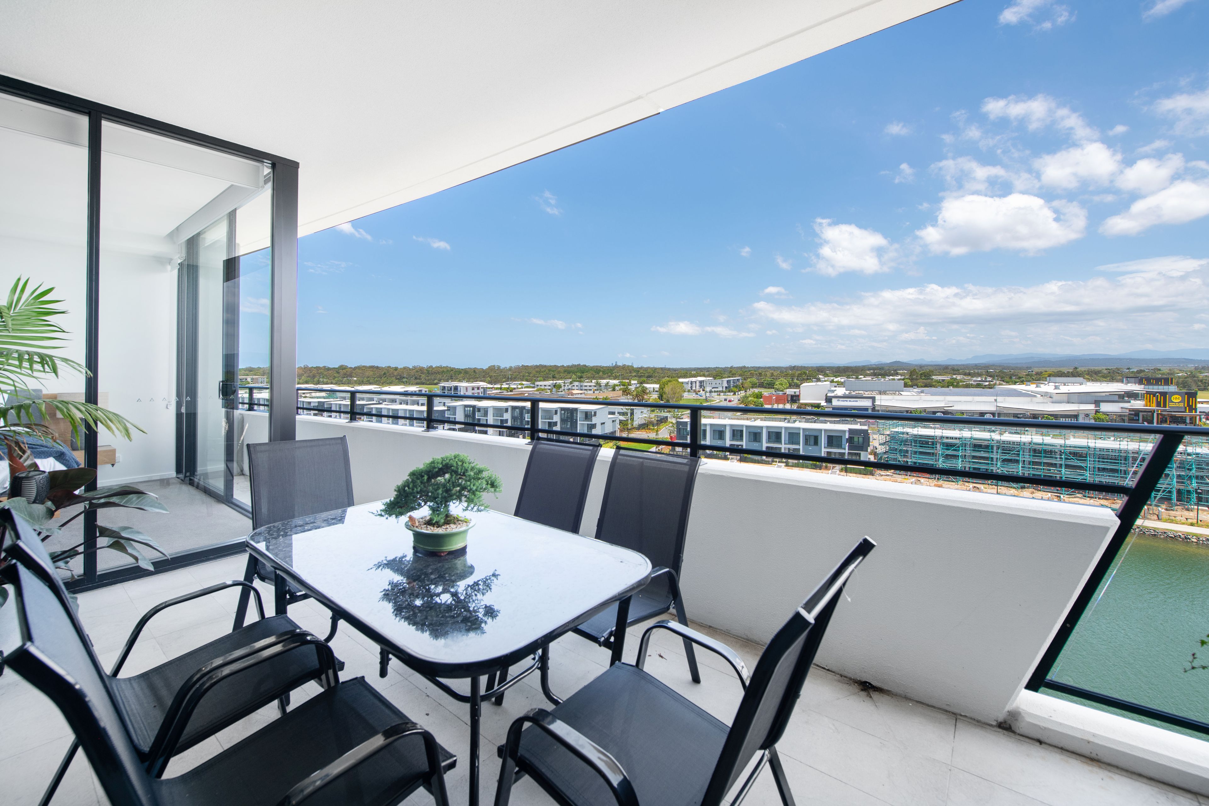 1 Grant Avenue, Hope Island QLD 4212
