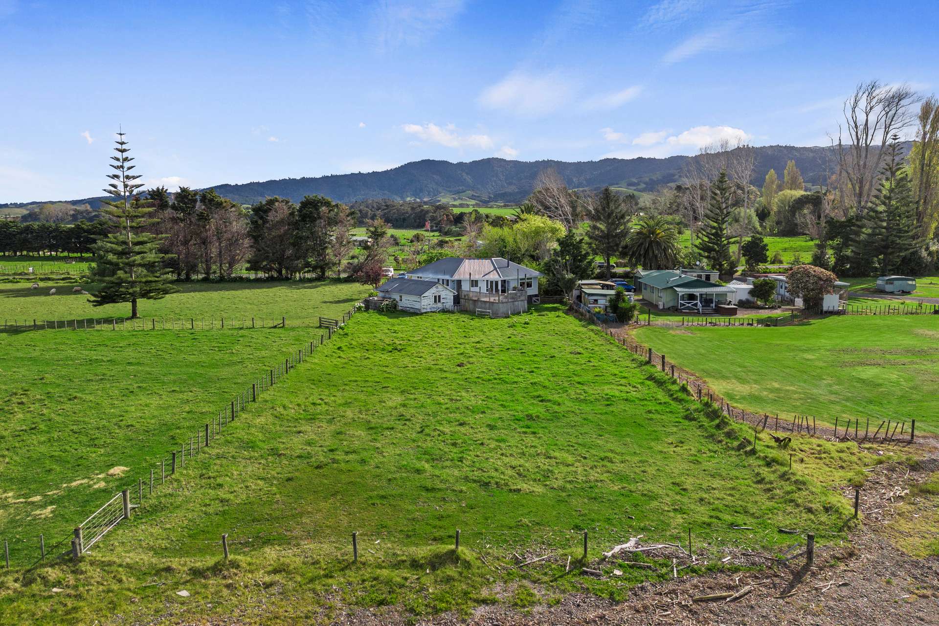 1620 East Coast Road photo 24