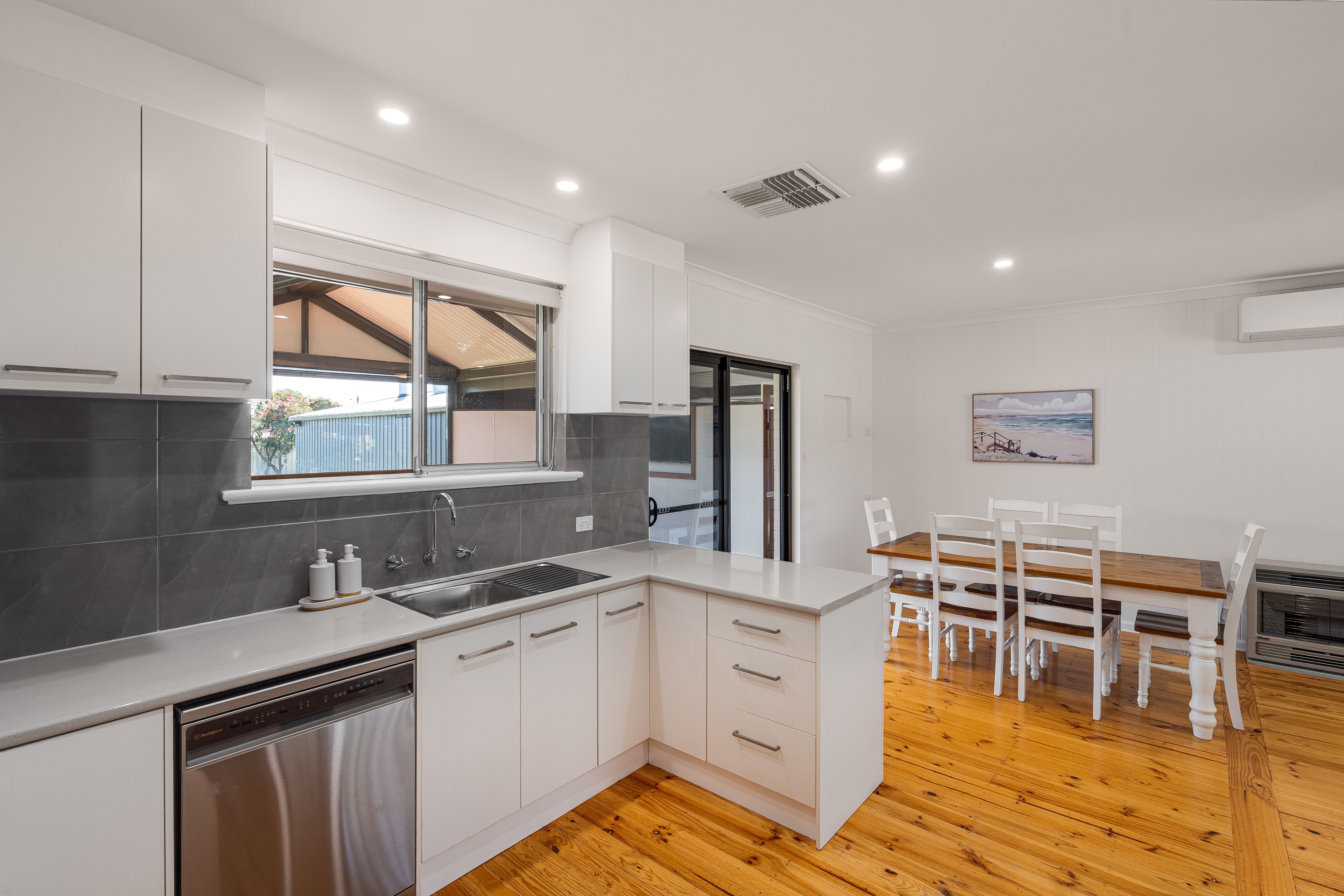 16 Graham Avenue — photo 10 of 24