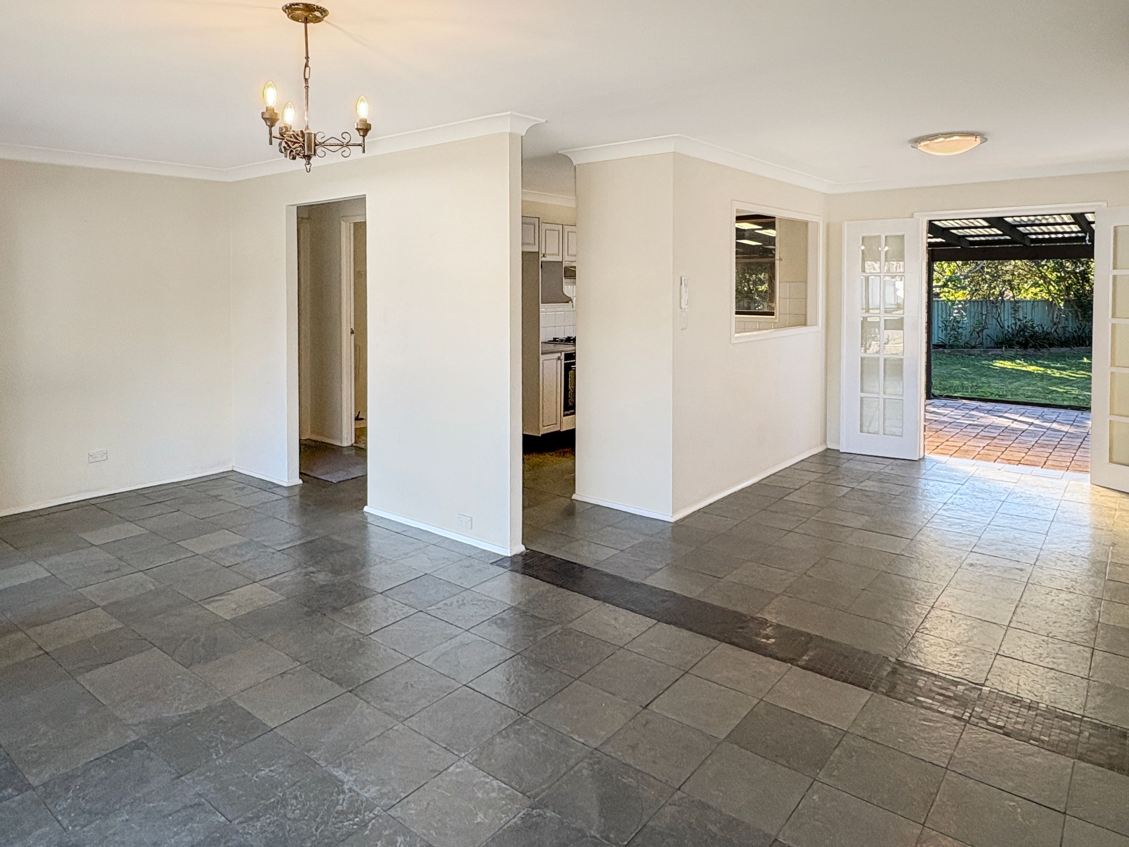 1 Waroon Avenue, Berkeley Vale, NSW 2261