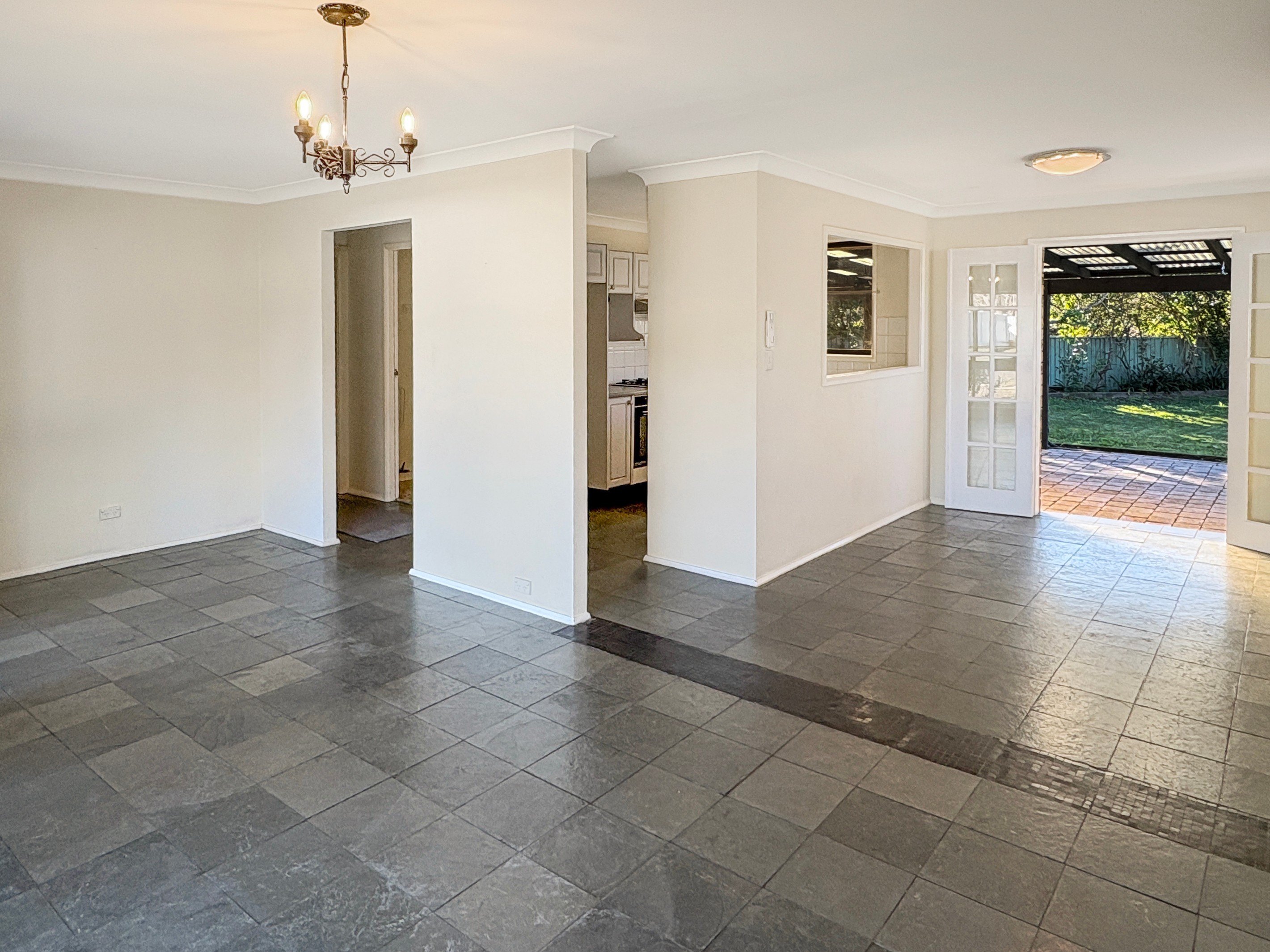 1 Waroon Avenue, Berkeley Vale, NSW 2261