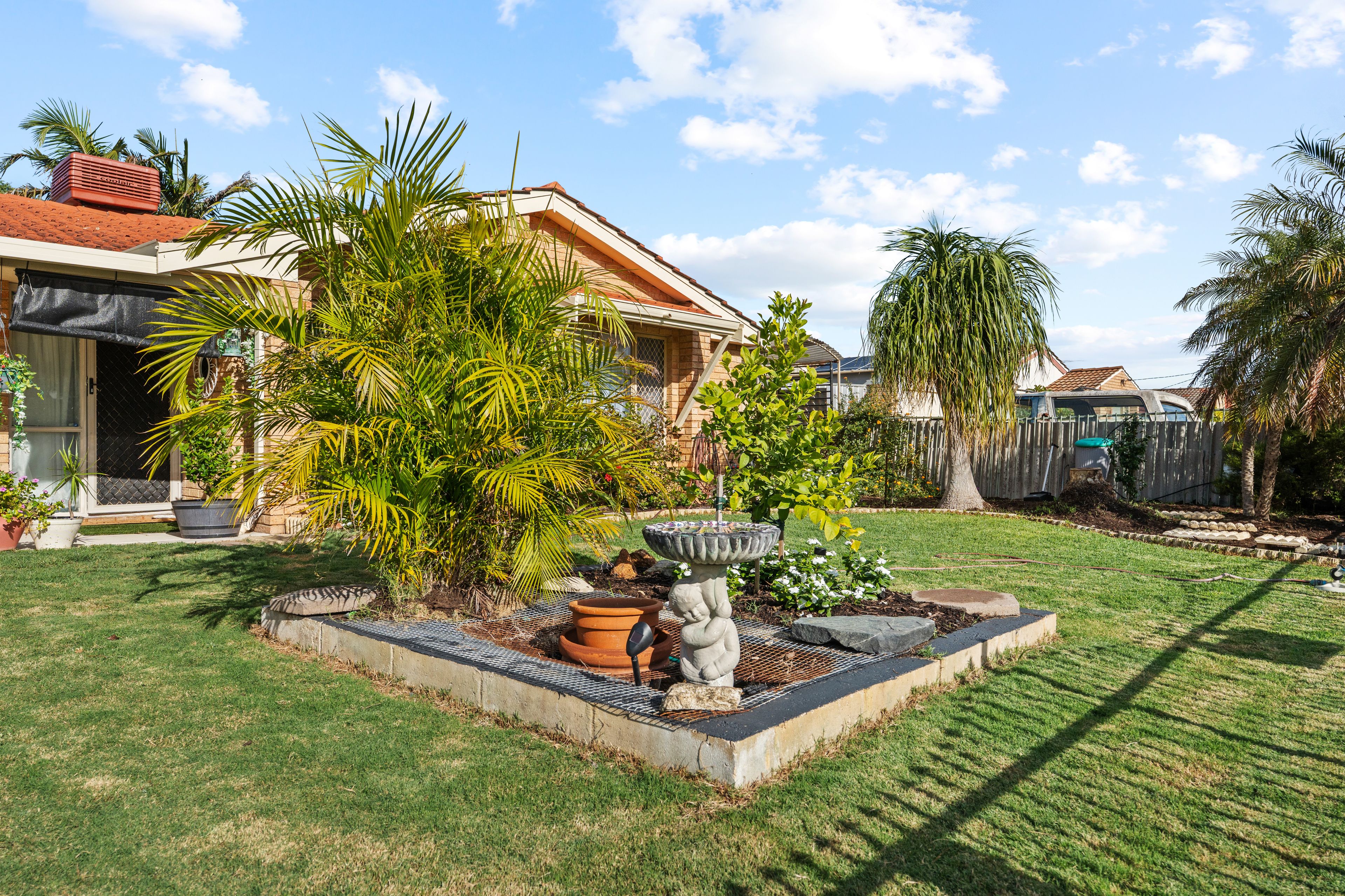 18 DURACK Crescent — photo 6 of 23