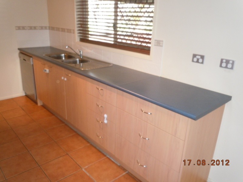 3 Therese Court, Flinders View, QLD 4305