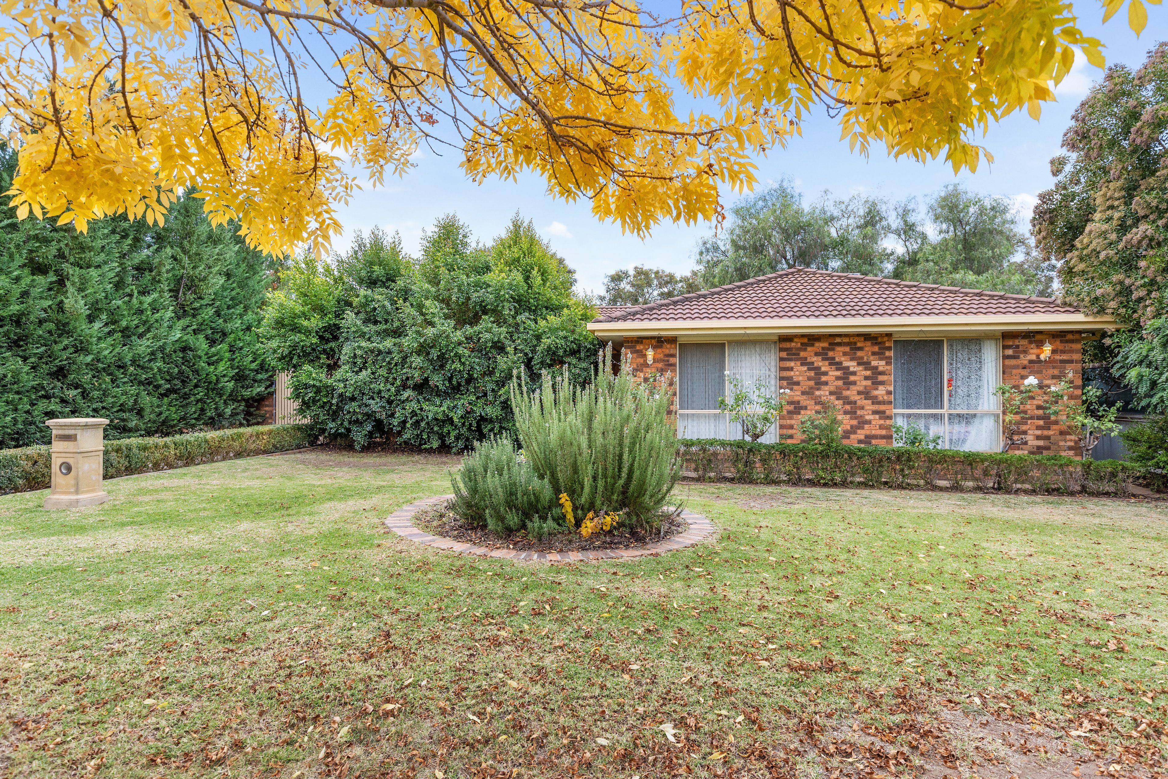 8 Matheson Place, Estella NSW 2650