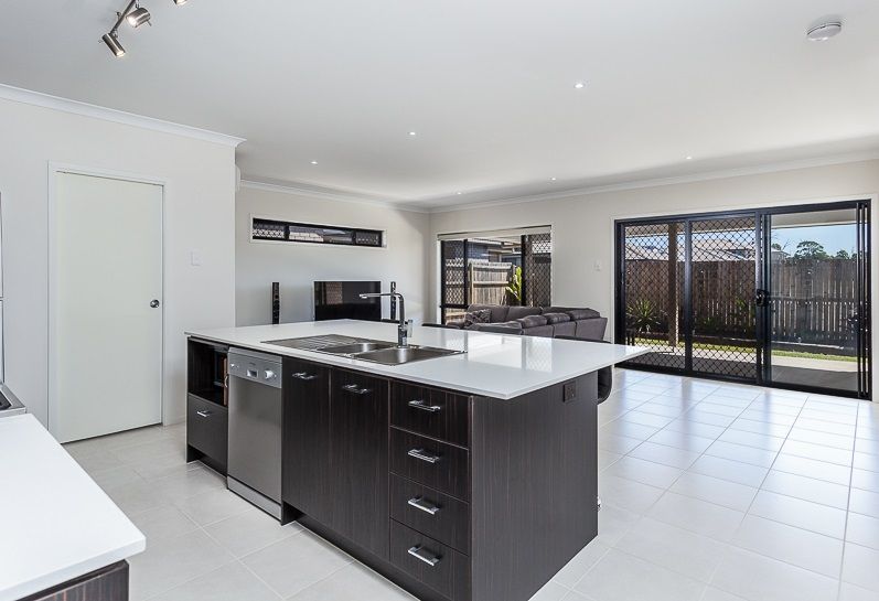 67 Ravensbourne Crescent, North Lakes, QLD 4509