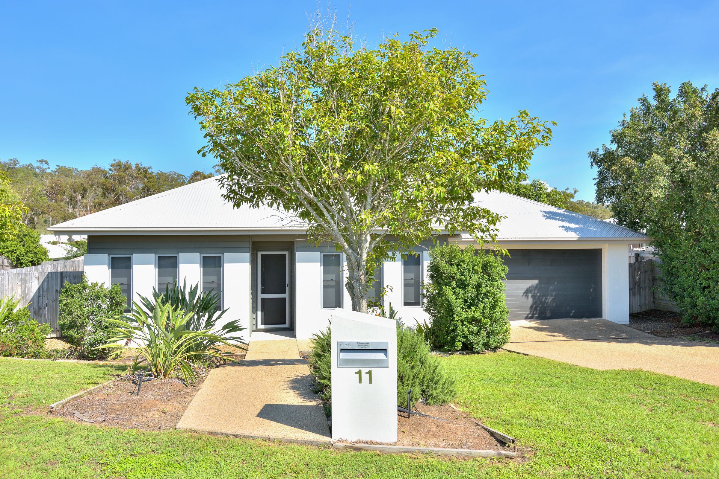 11 Orchard Drive, Kirkwood QLD 4680