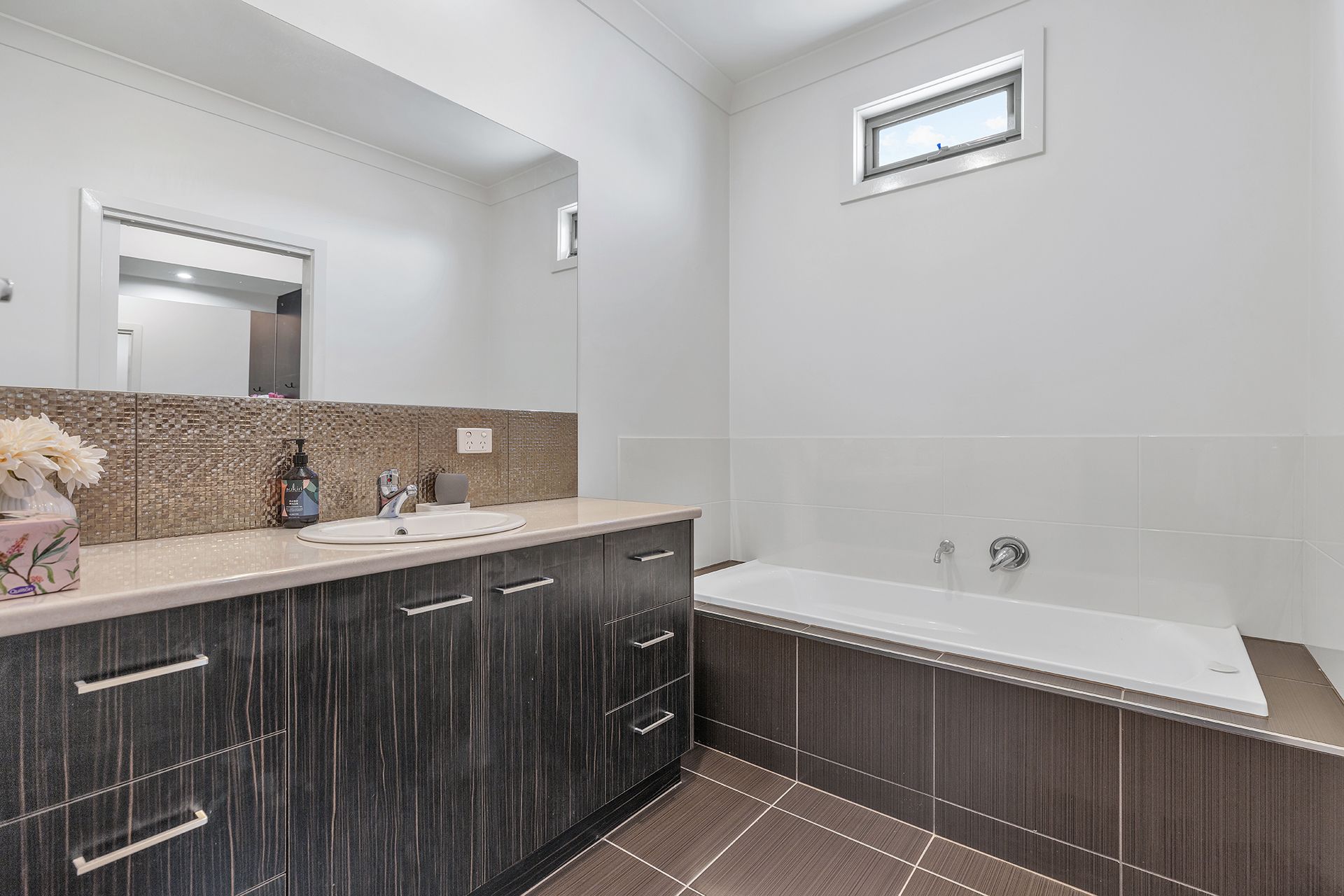 212 McKinlay Street — photo 17 of 23