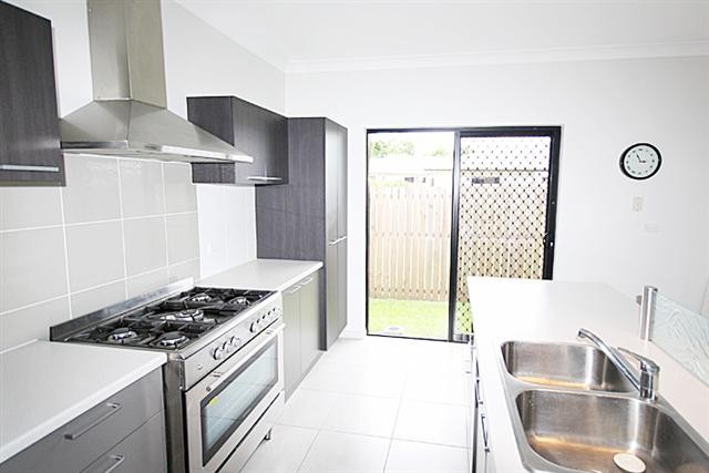 8 Anniebuka Close, Bentley Park, QLD 4869