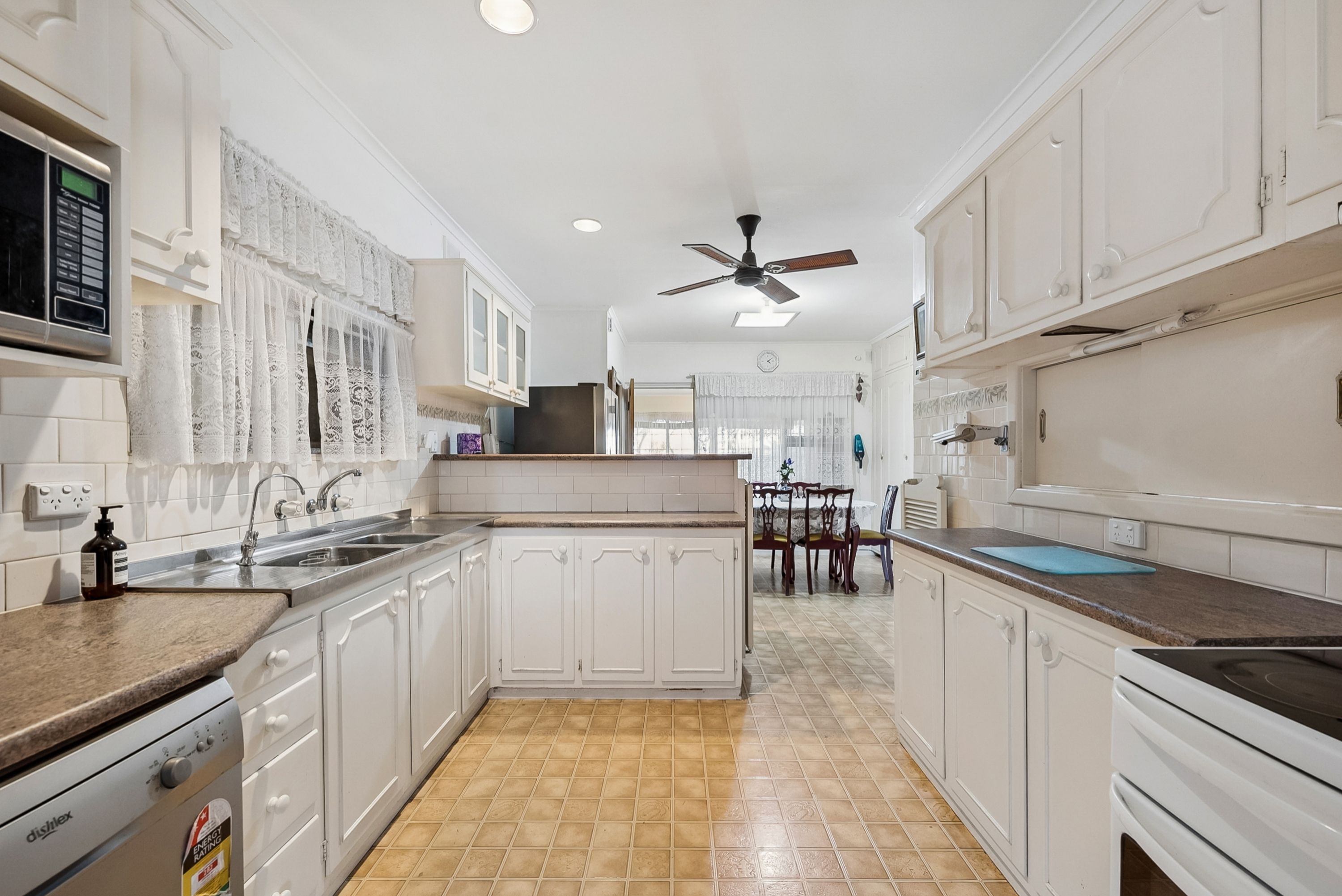 44-46 Mcmahon Avenue — photo 8 of 13
