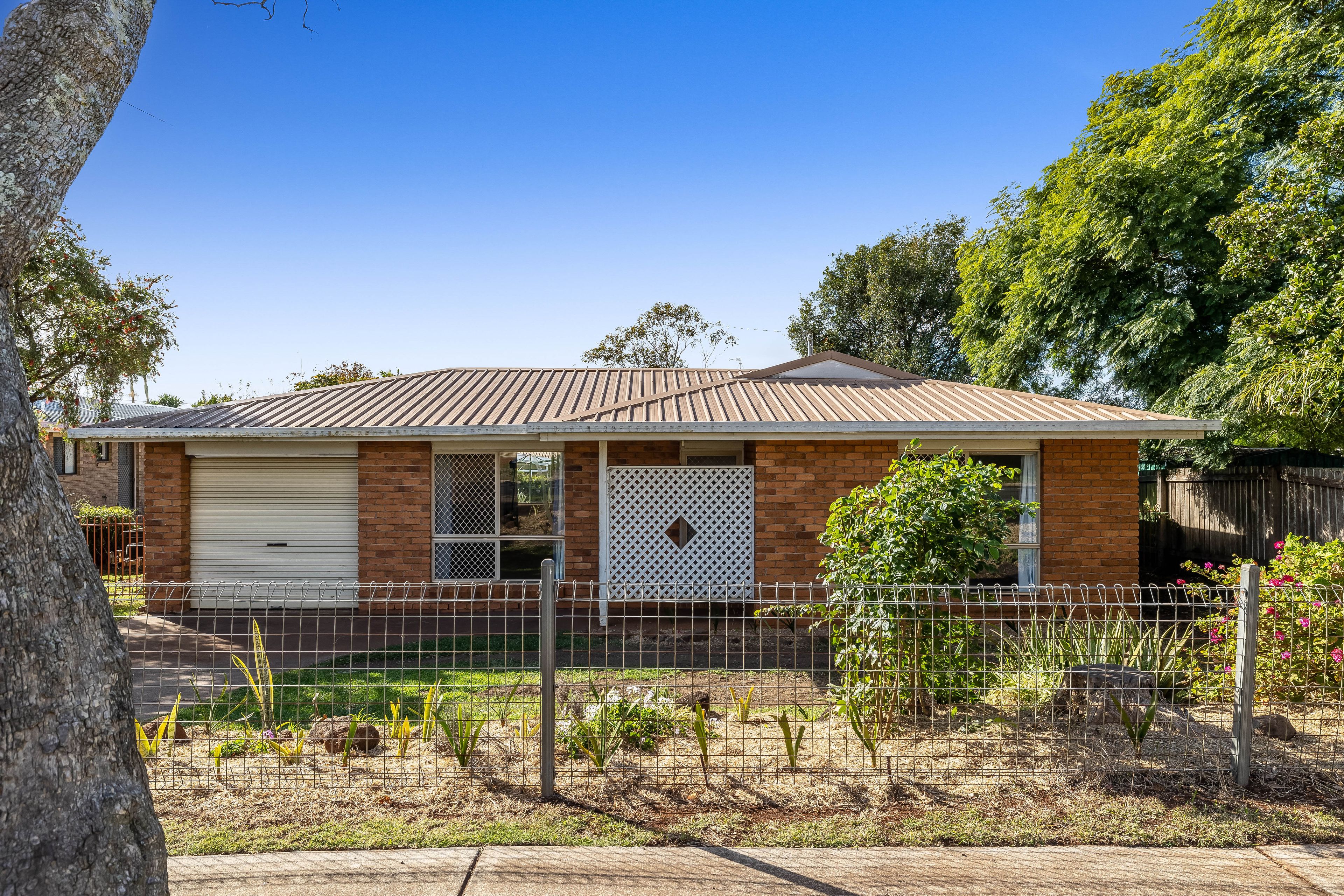 342 West Street, Kearneys Spring QLD 4350