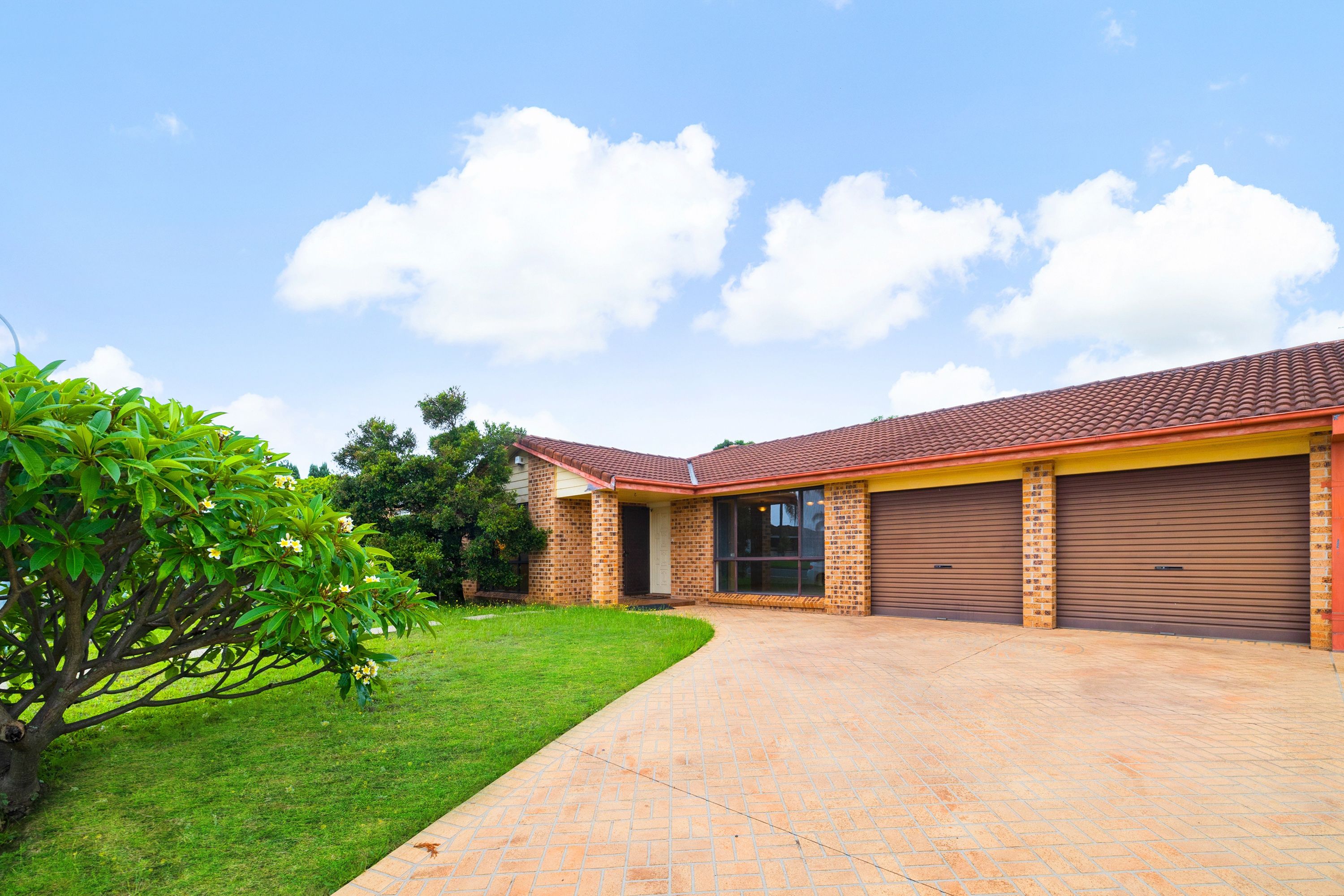 76 Kingfisher Avenue, Bossley Park, NSW 2176