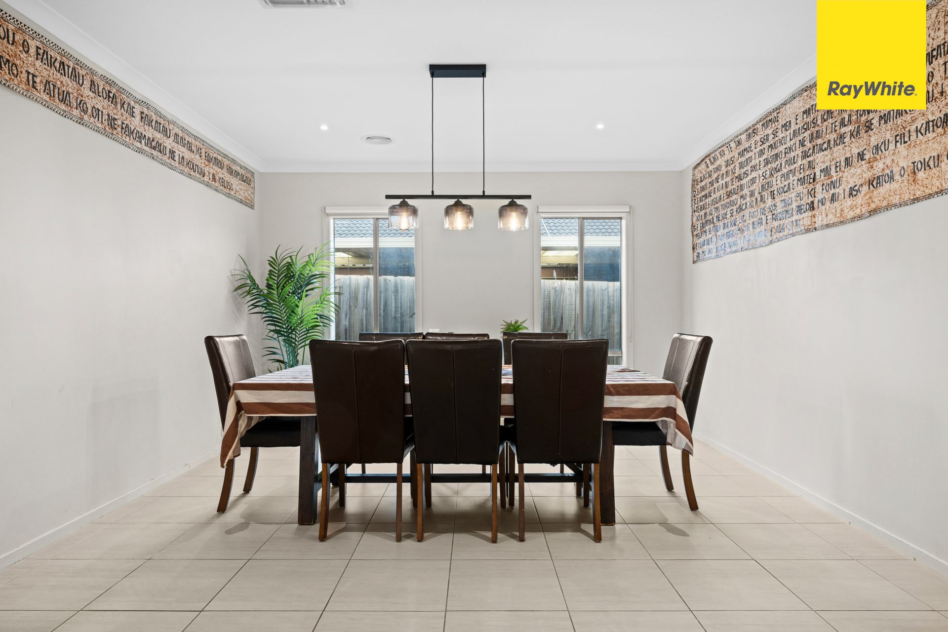 90 Dalray Crescent — photo 4 of 27