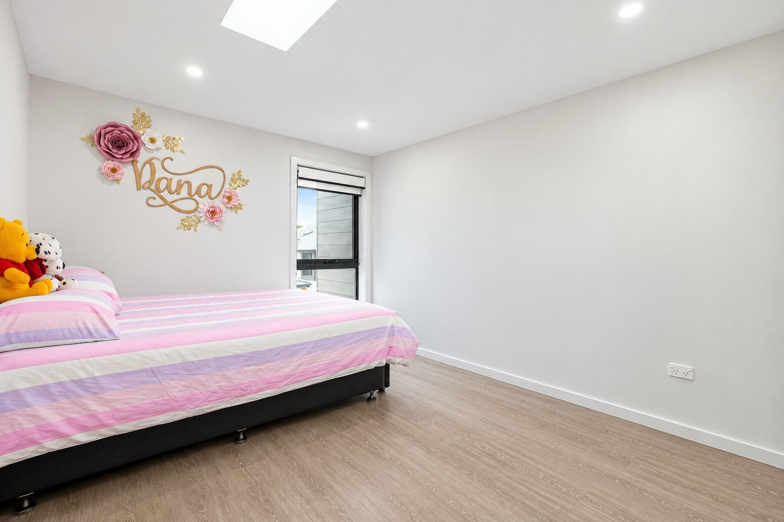 Picture Perfect Family Home With Premium Upgrades & Within Walking Distance to Schofields Train Station & Village! — photo 7 of 8