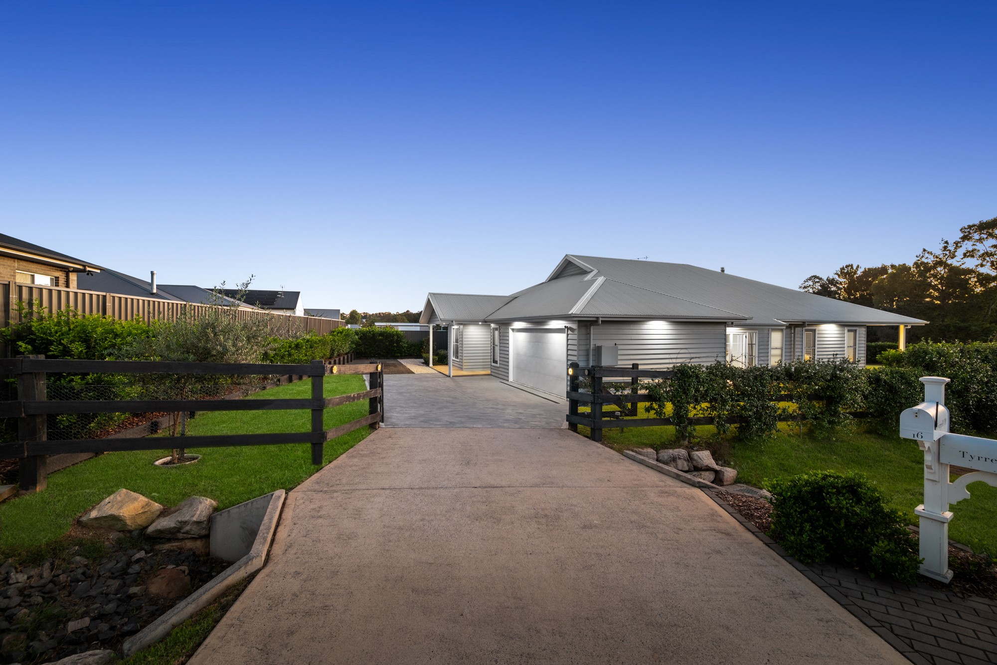 16 Tyrrell Place, The Oaks, NSW 2570