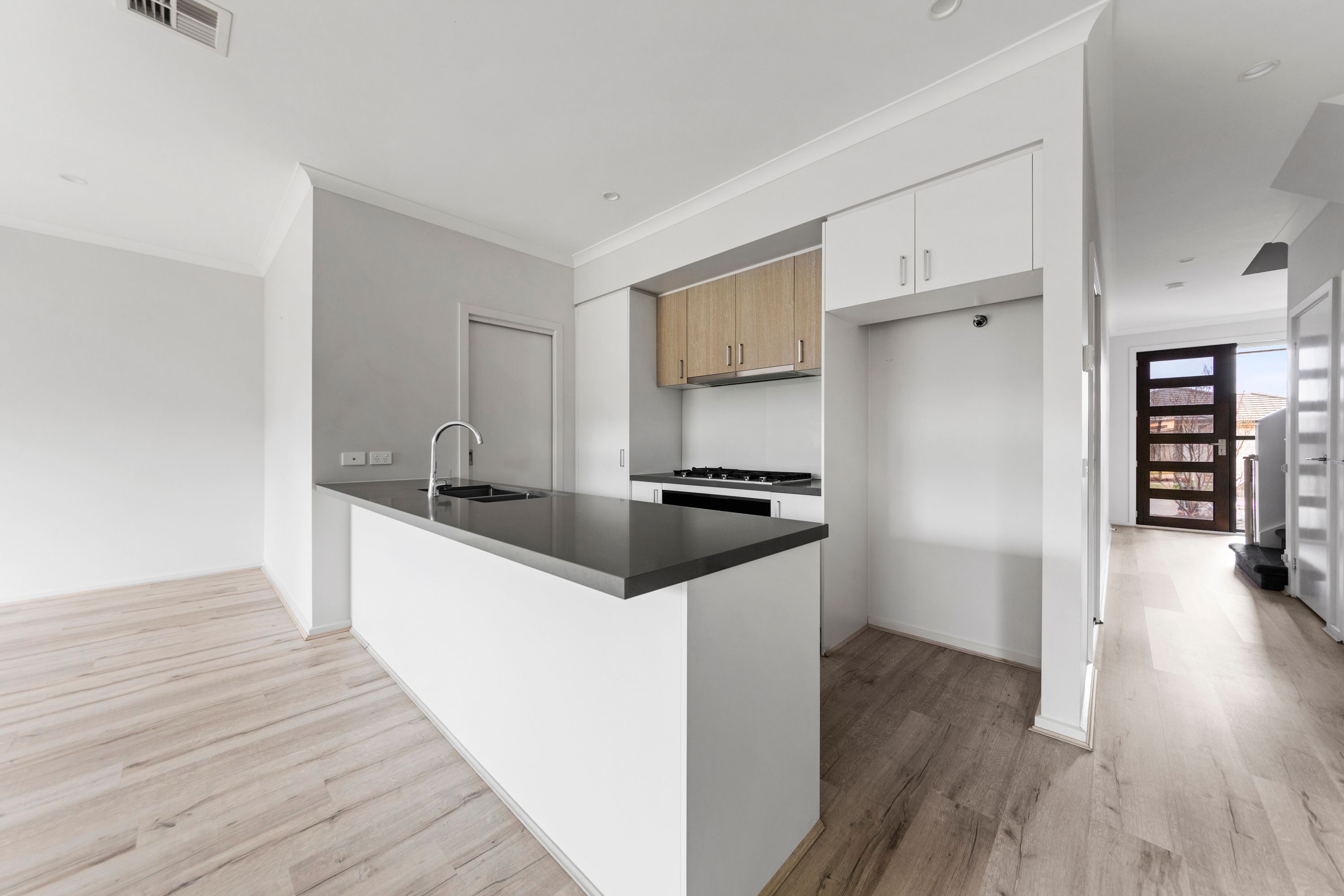 10 Grace Street — photo 4 of 30