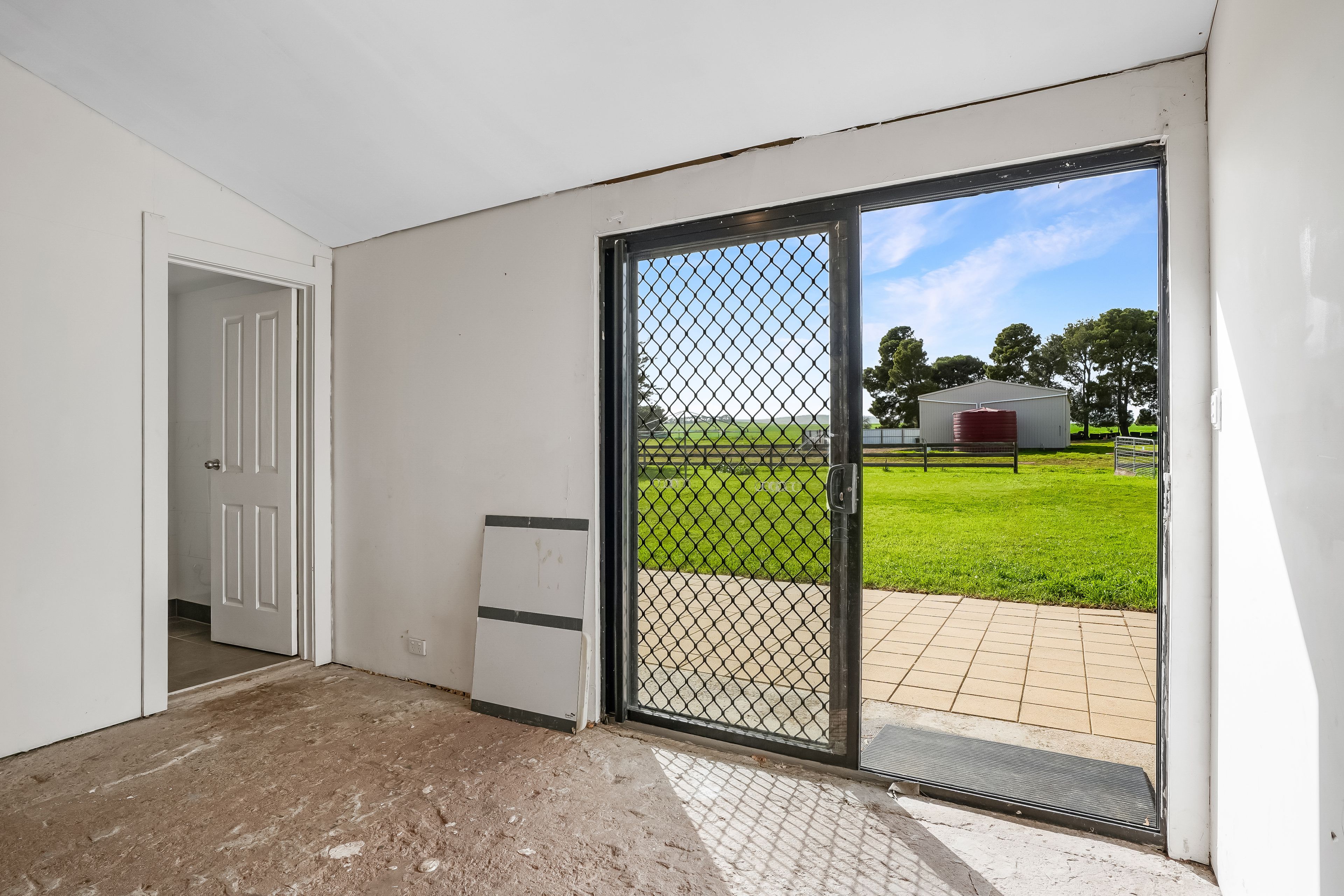 155 Molineux Road. — photo 9 of 30